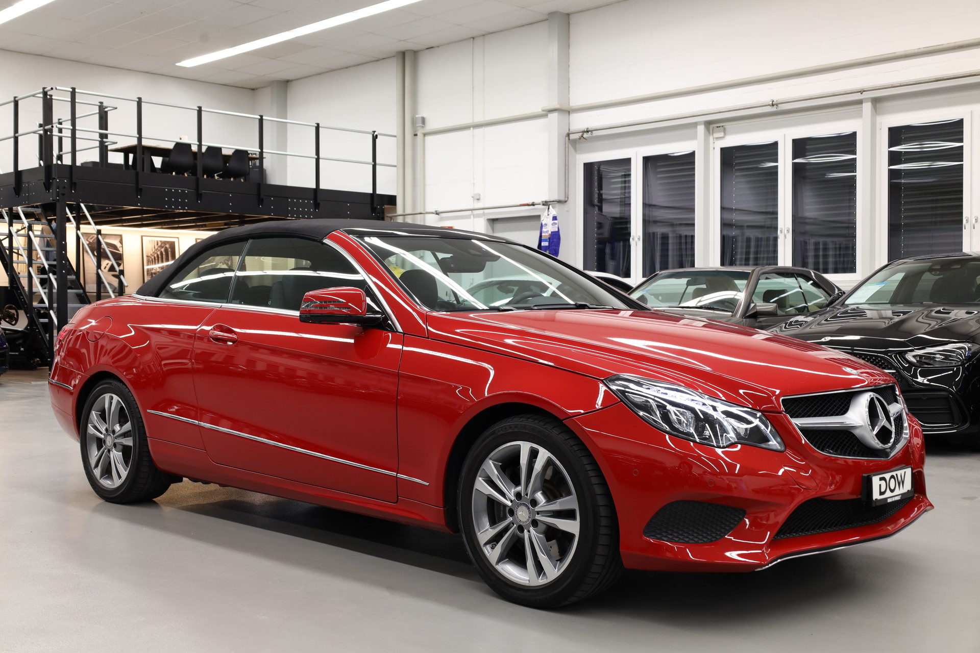 MERCEDES-BENZ E 320 Cabriolet-showroom-element-1