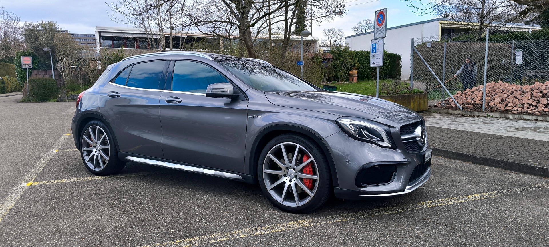 MERCEDES-BENZ GLA 45 AMG 4Matic 7G-DCT-image-4