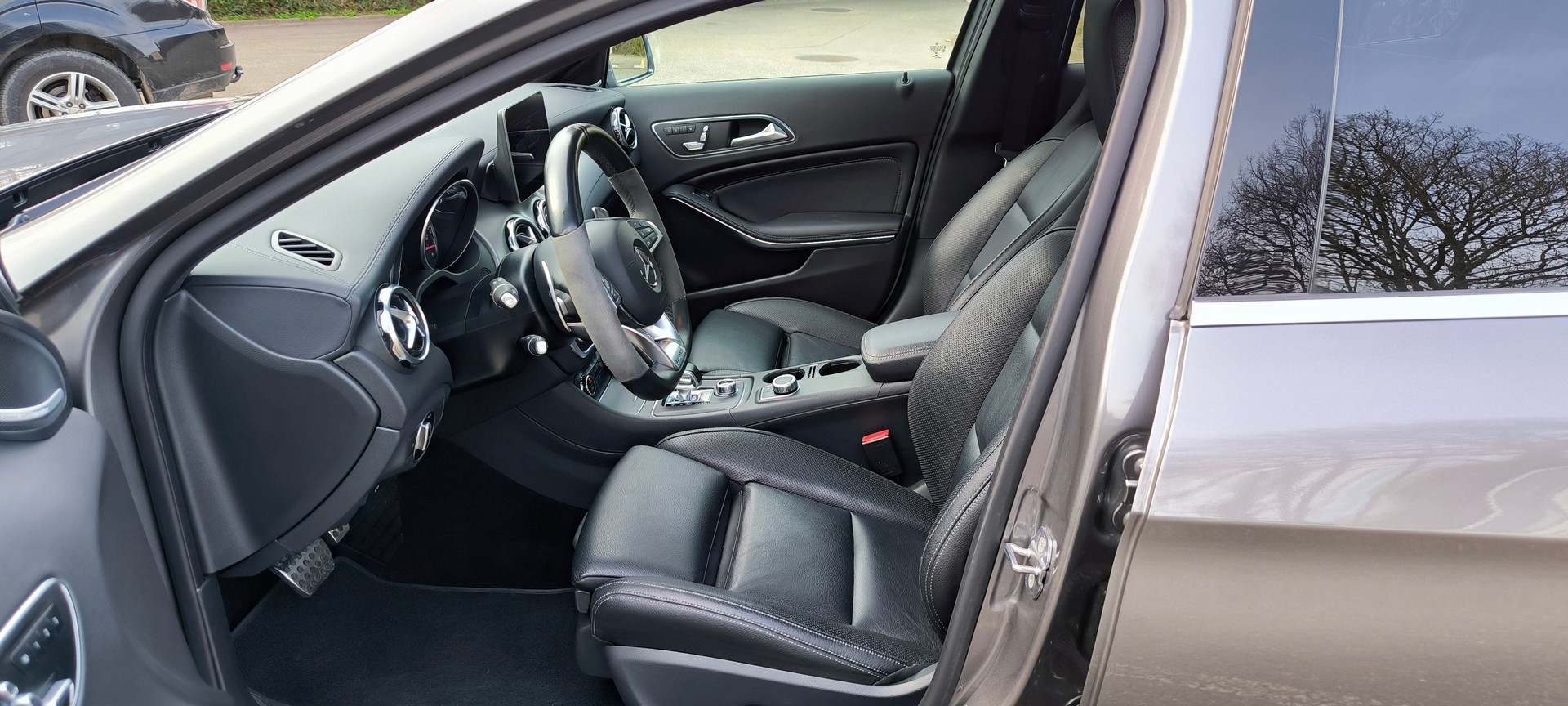 MERCEDES-BENZ GLA 45 AMG 4Matic 7G-DCT-image-6
