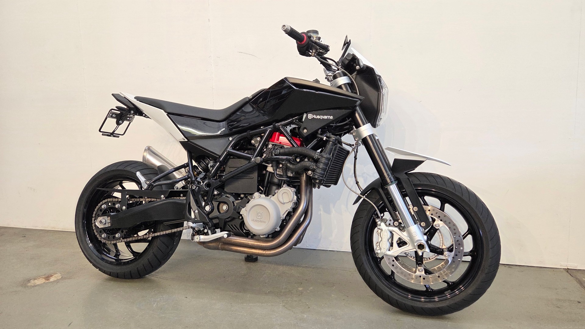 HUSQVARNA Nuda 900 ABS-image-2