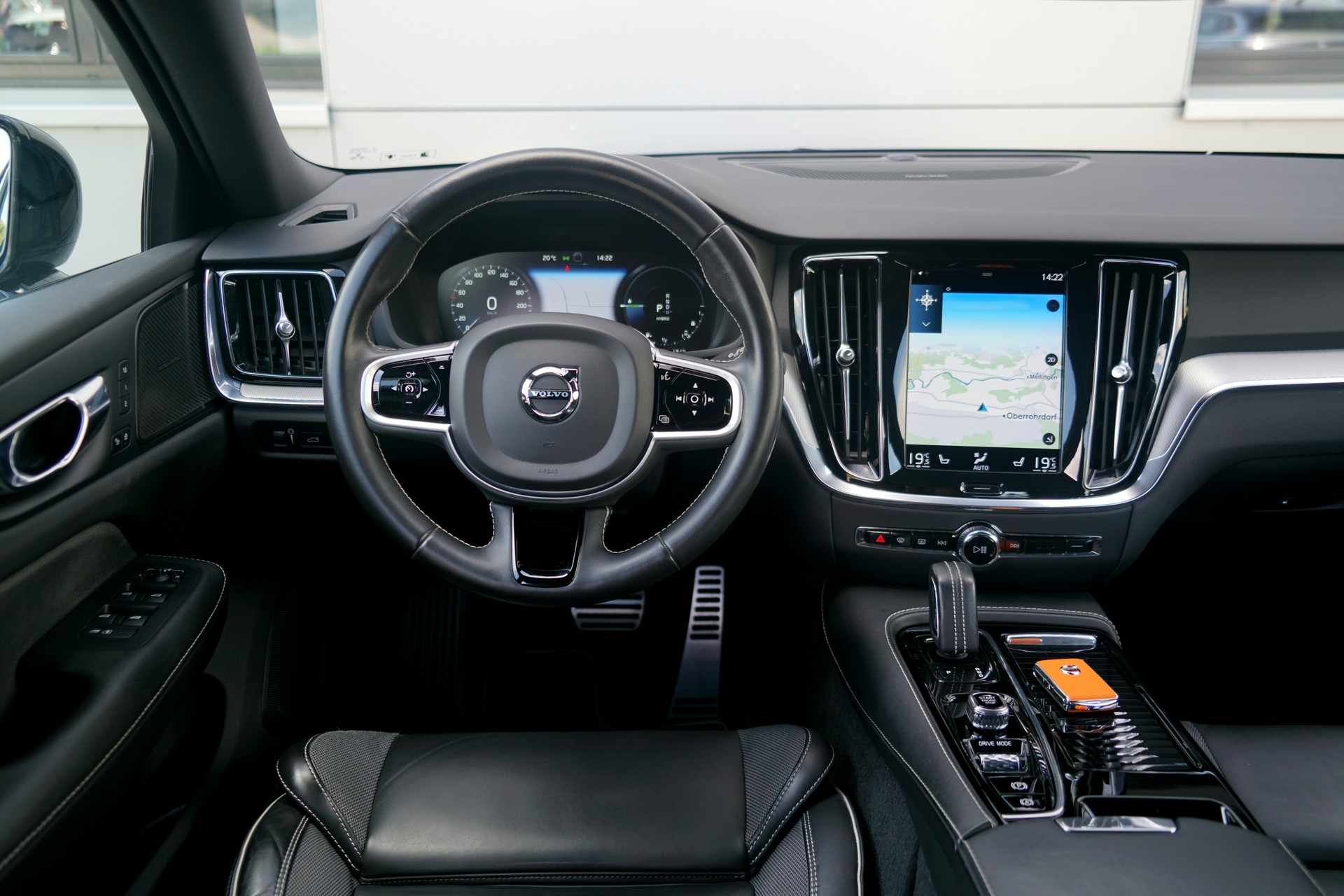 VOLVO V60 T6 eAWD Twin Engine R-Design Geartronic (CH)-image-7