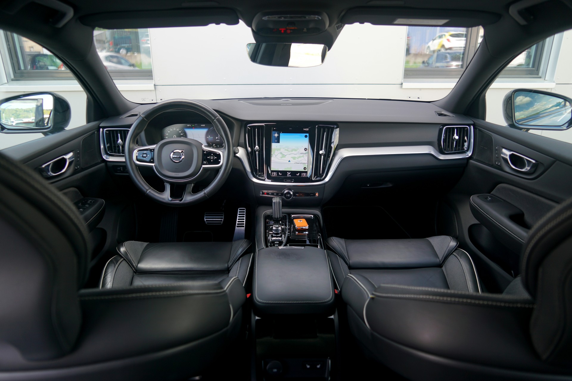 VOLVO V60 T6 eAWD Twin Engine R-Design Geartronic (CH)-image-13