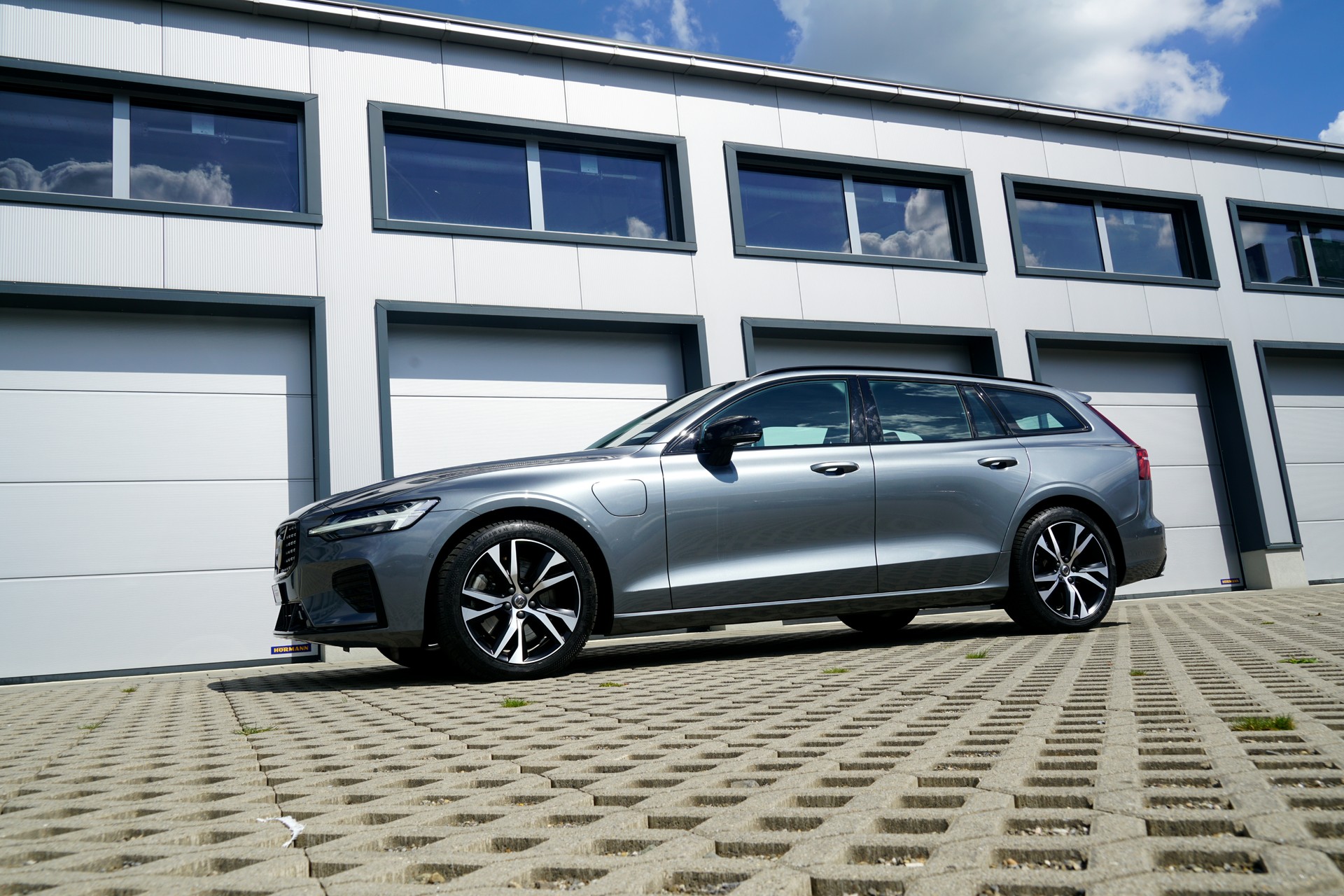 VOLVO V60 T6 eAWD Twin Engine R-Design Geartronic (CH)-image-15