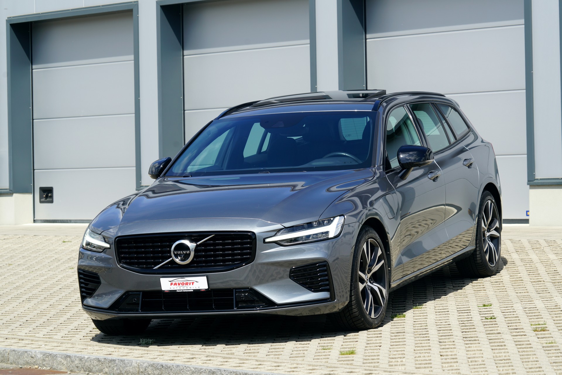 VOLVO V60 T6 eAWD Twin Engine R-Design Geartronic (CH)-image-9