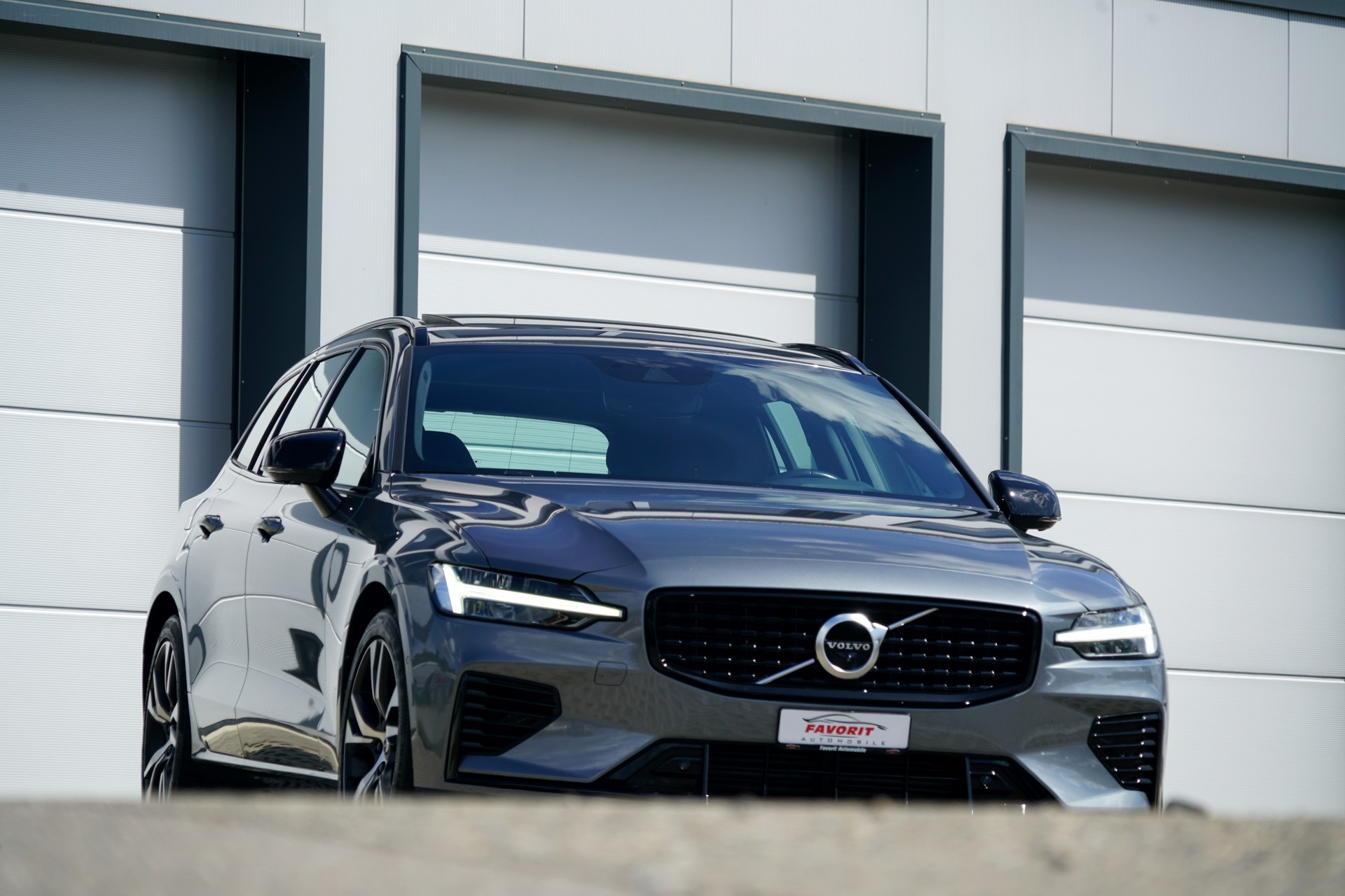 VOLVO V60 T6 eAWD Twin Engine R-Design Geartronic (CH)-image-8