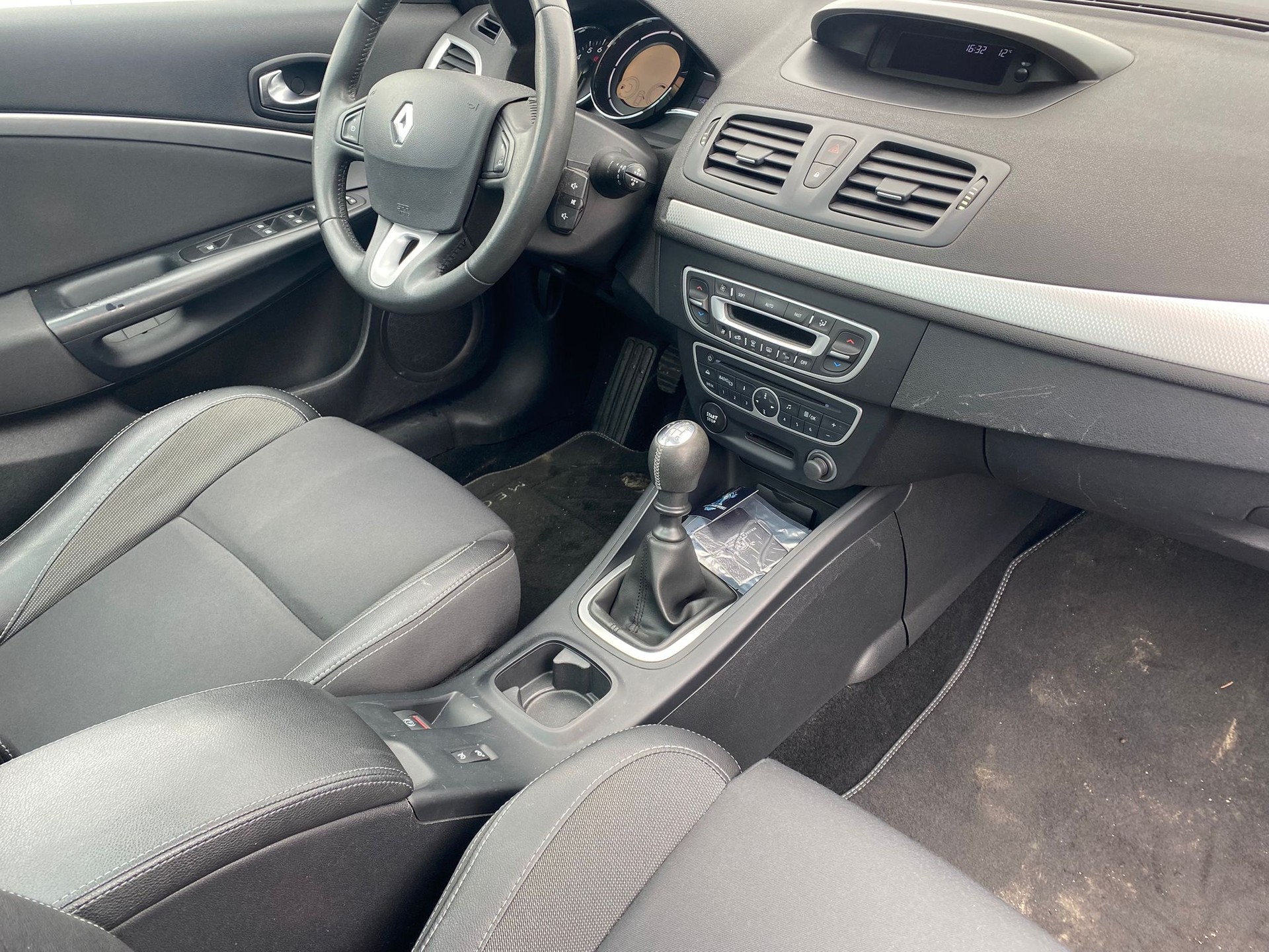 RENAULT Mégane CC 1.4 16V Turbo Dynamique-image-12