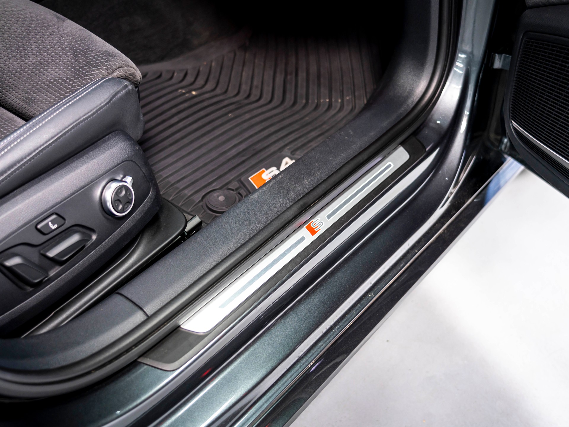 AUDI S4 Avant 3.0 TFSI quattro tiptronic-image-29