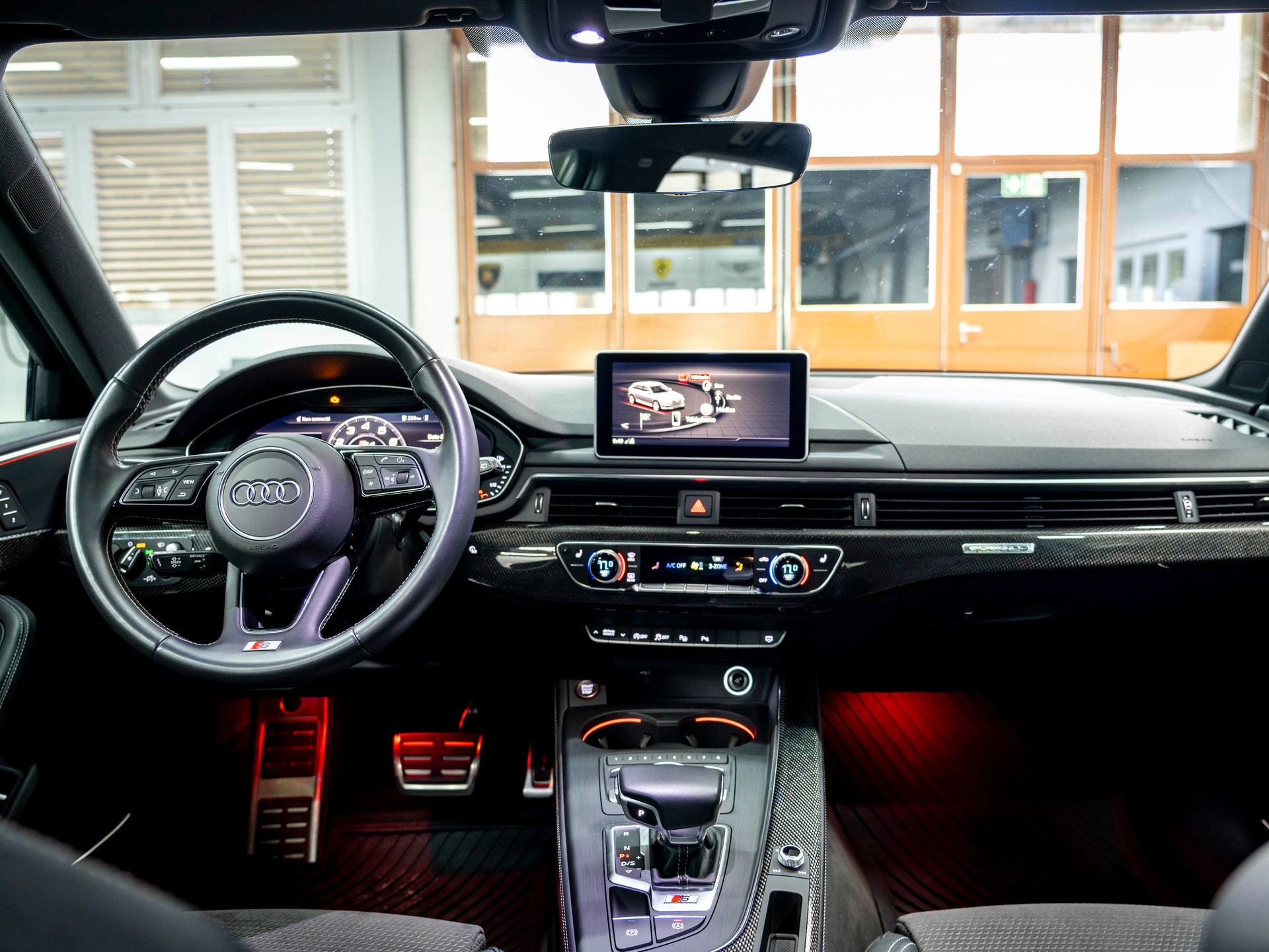 AUDI S4 Avant 3.0 TFSI quattro tiptronic-image-22