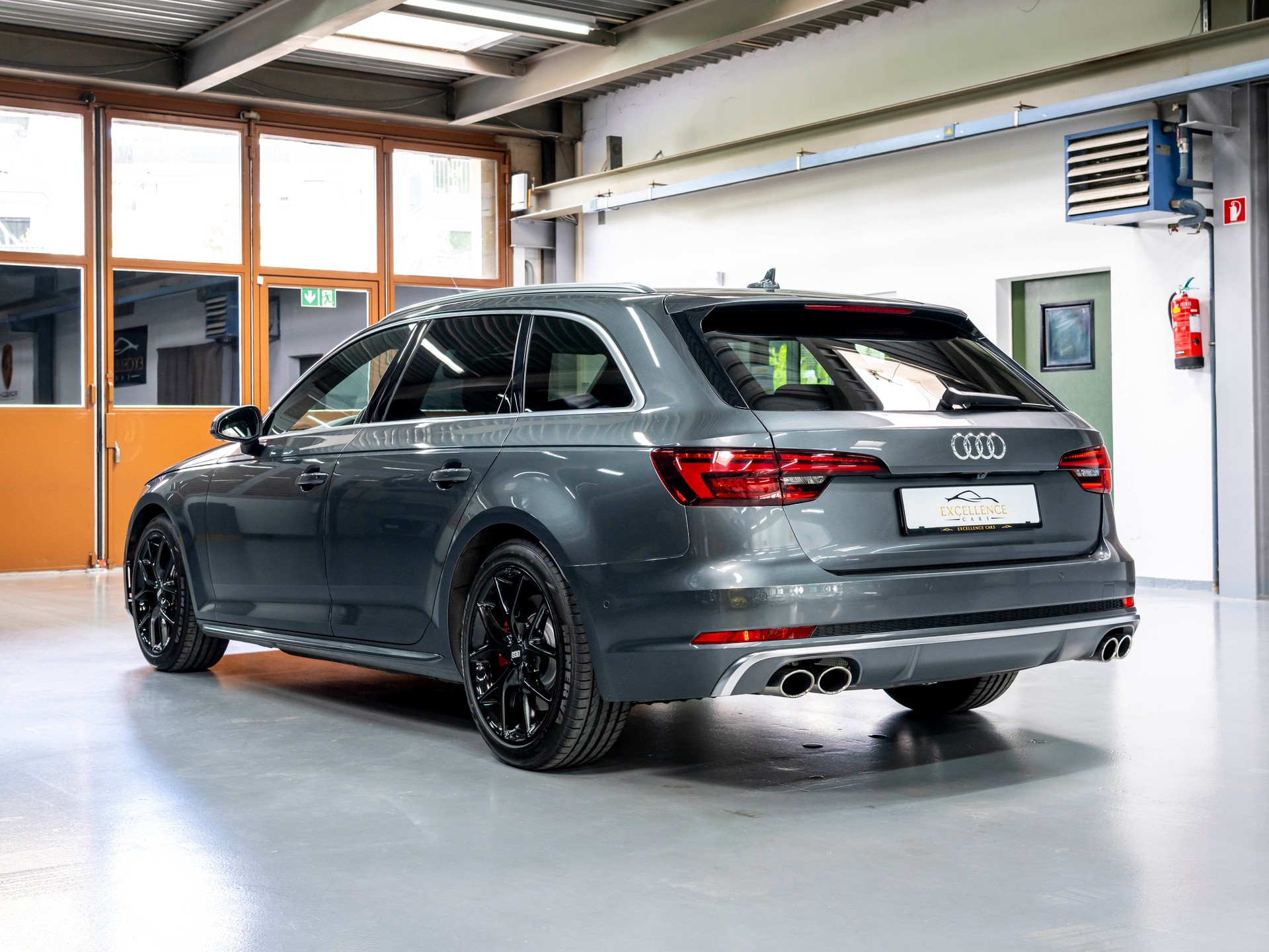 AUDI S4 Avant 3.0 TFSI quattro tiptronic-image-7