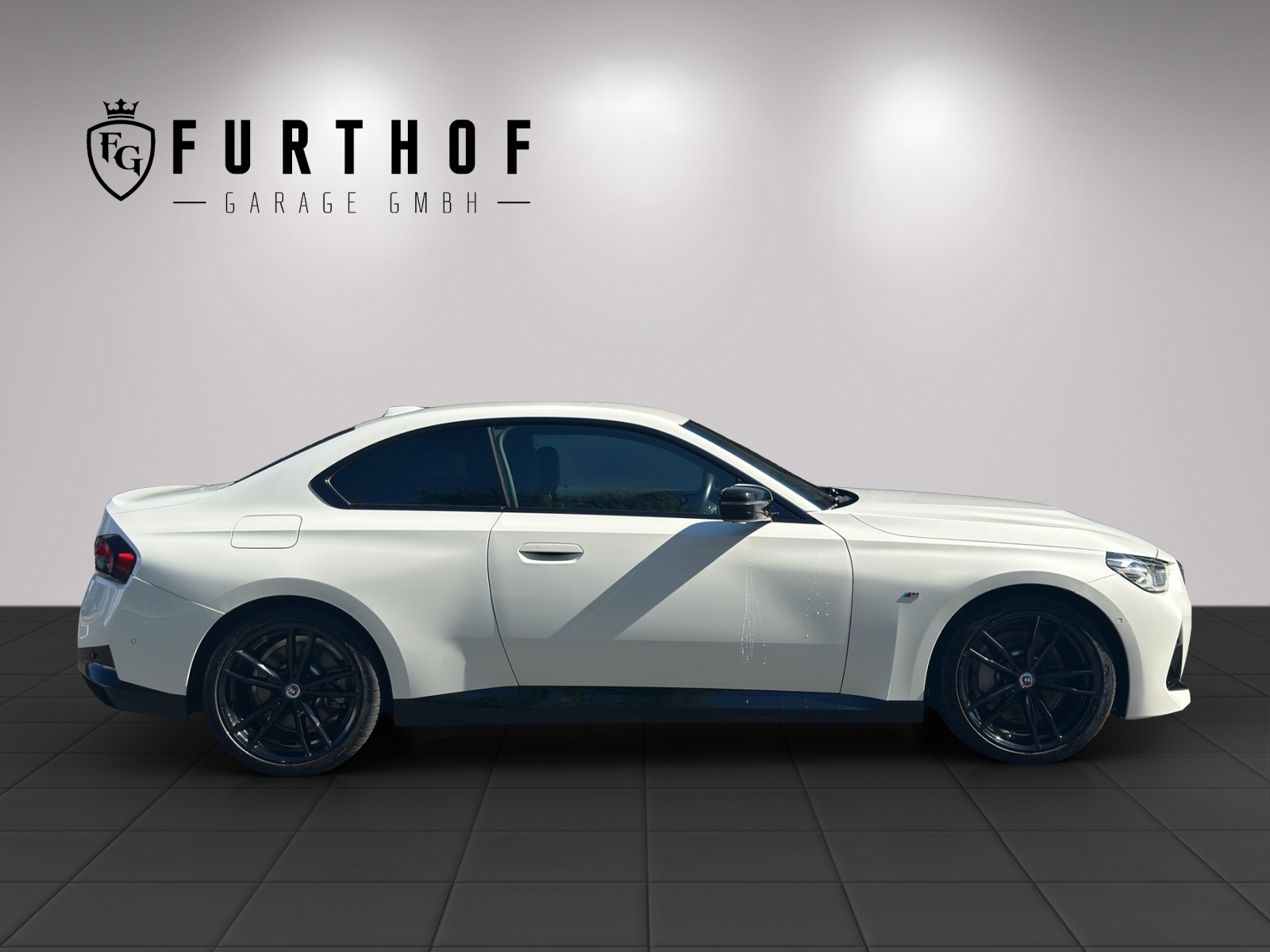 BMW 230i M Sport-showroom-element-3