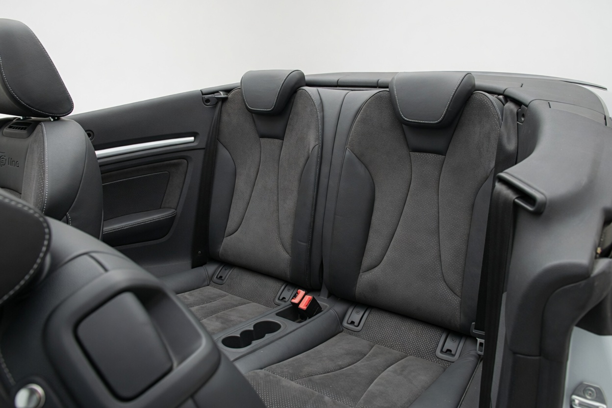 AUDI A3 Cabriolet 1.8 TFSI Ambiente S-LINE-image-17