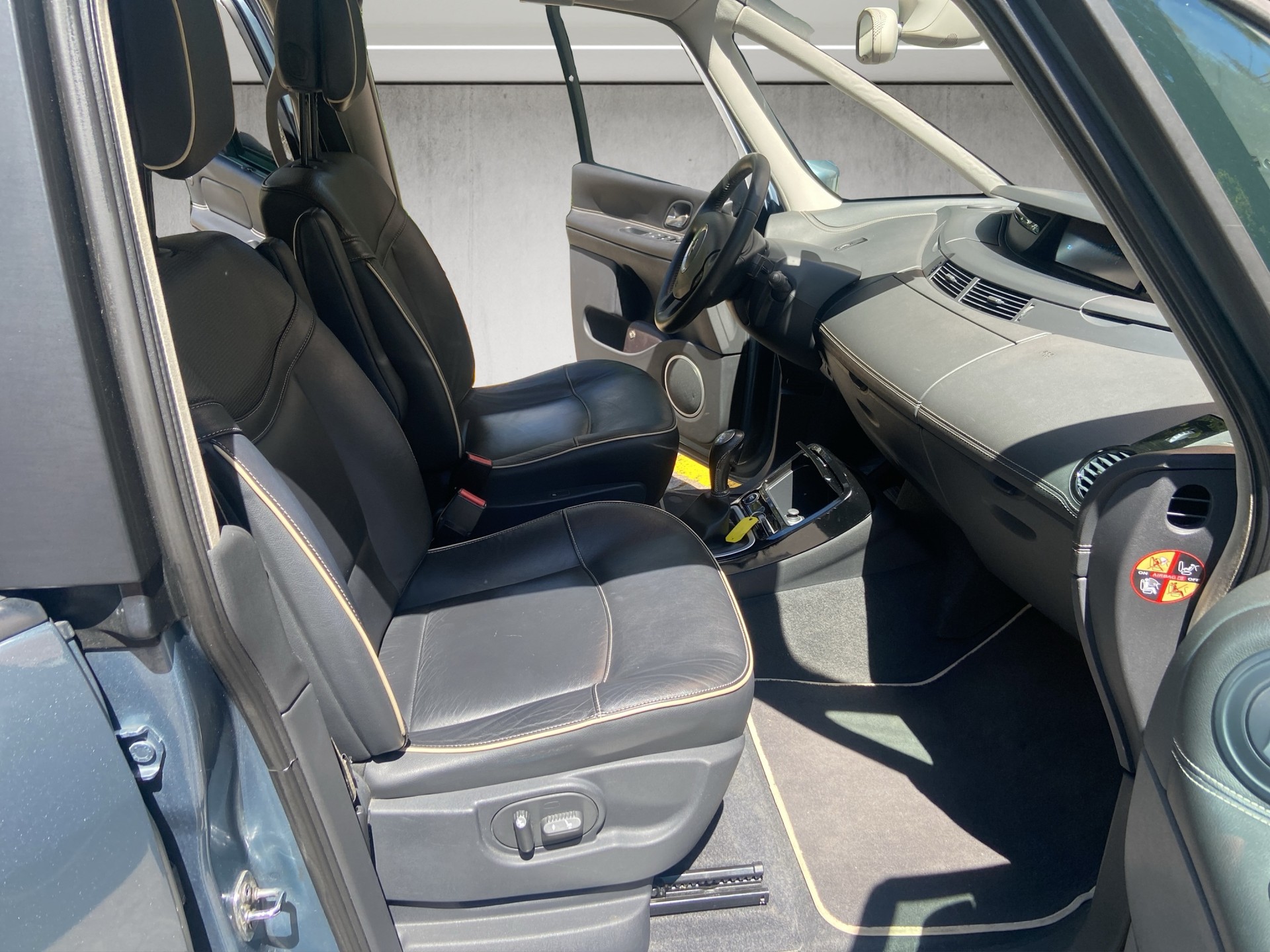 RENAULT Espace 2.0 dCi Initiale Automatic-image-9