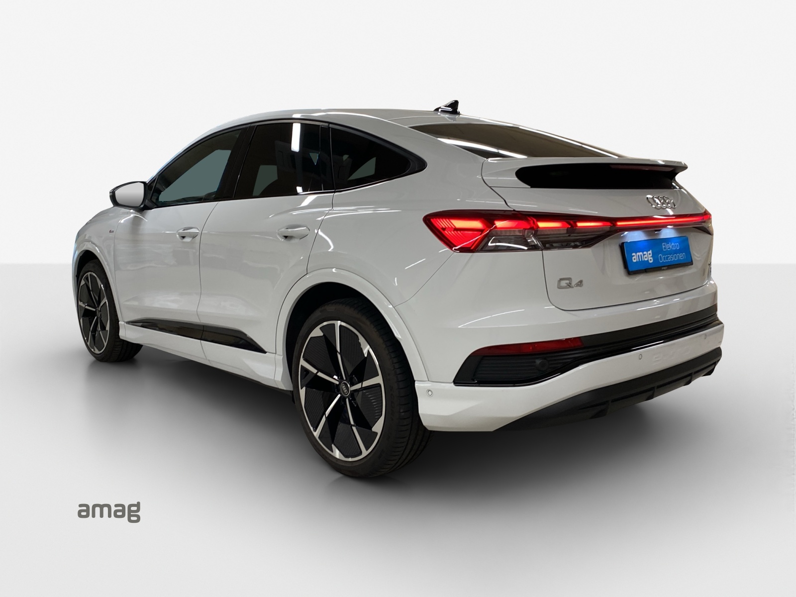 AUDI Q4 Sportback e-tron 50 quattro-showroom-element-3