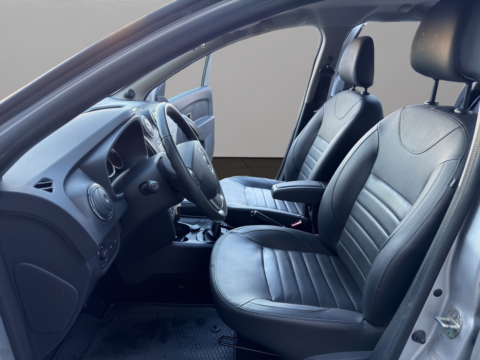 DACIA Logan MCV 0.9 Ambiance Automatic-image-8