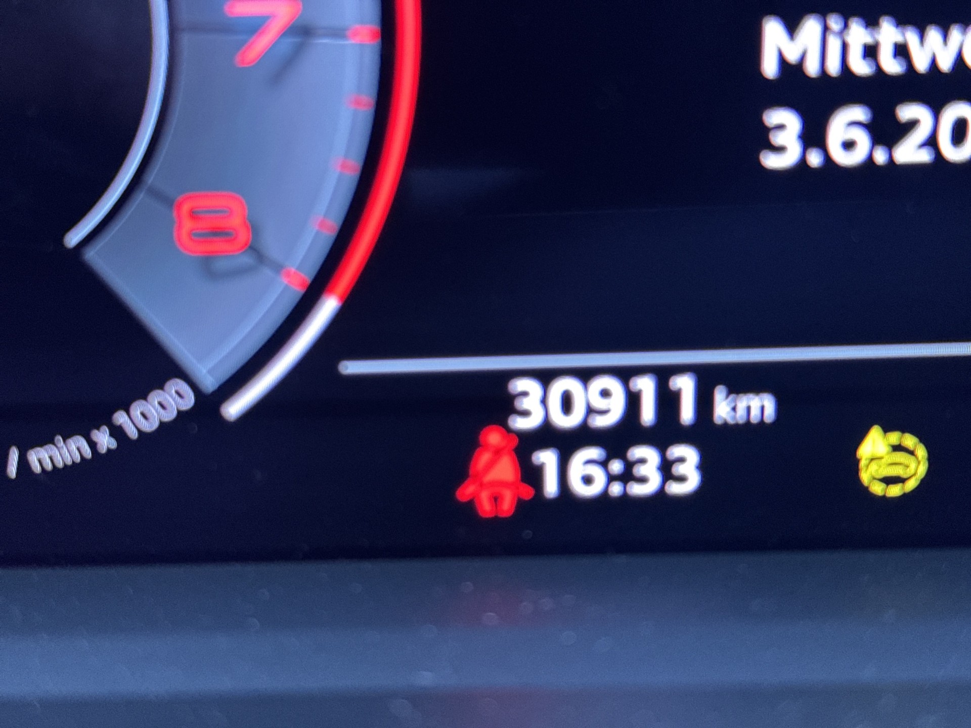 AUDI Q3 1.5 35 TFSI Advanced S-Tronic-image-18