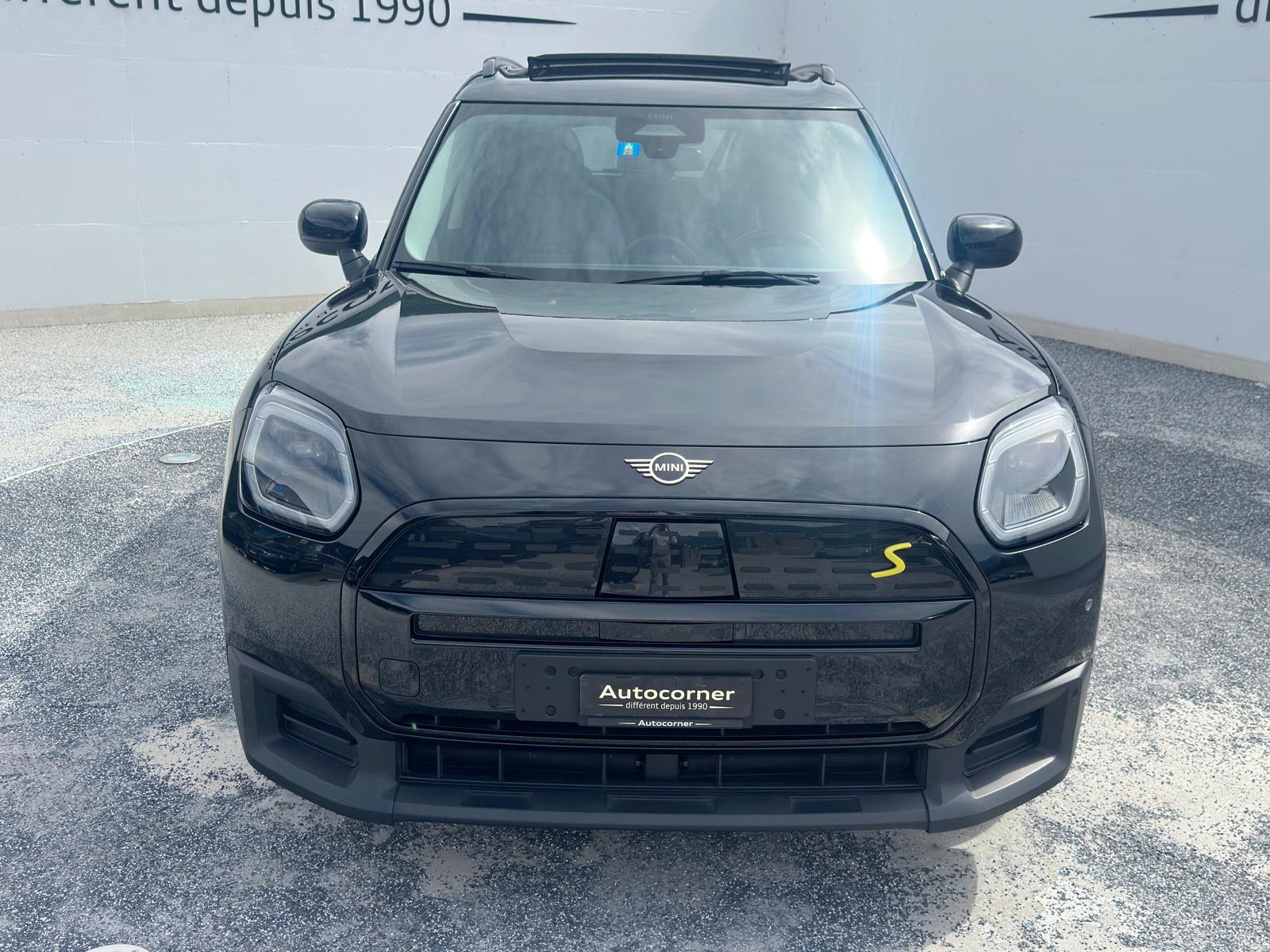 MINI Countryman SE ALL 4-showroom-element-2