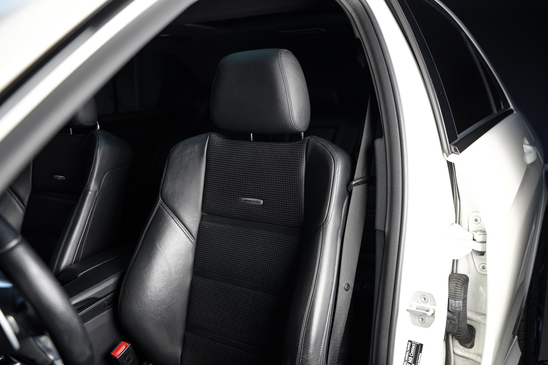 MERCEDES-BENZ E 63 AMG 4Matic Speedshift-image-13