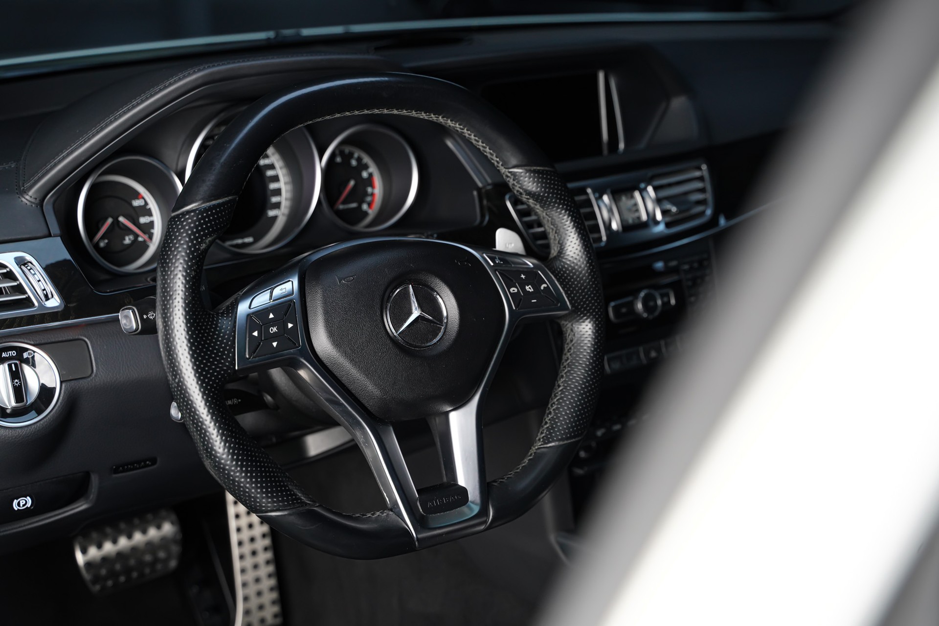 MERCEDES-BENZ E 63 AMG 4Matic Speedshift-image-10