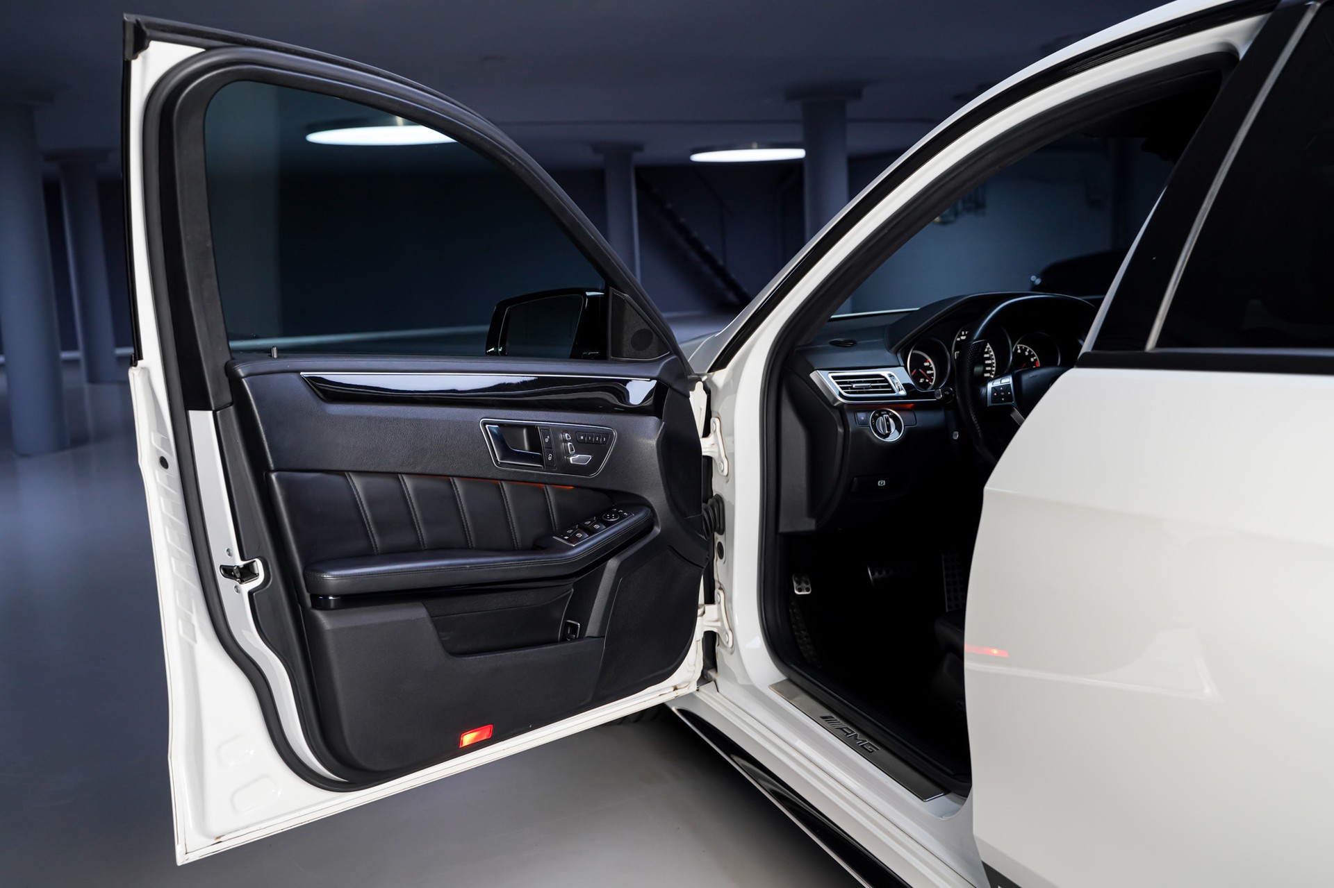 MERCEDES-BENZ E 63 AMG 4Matic Speedshift-image-9