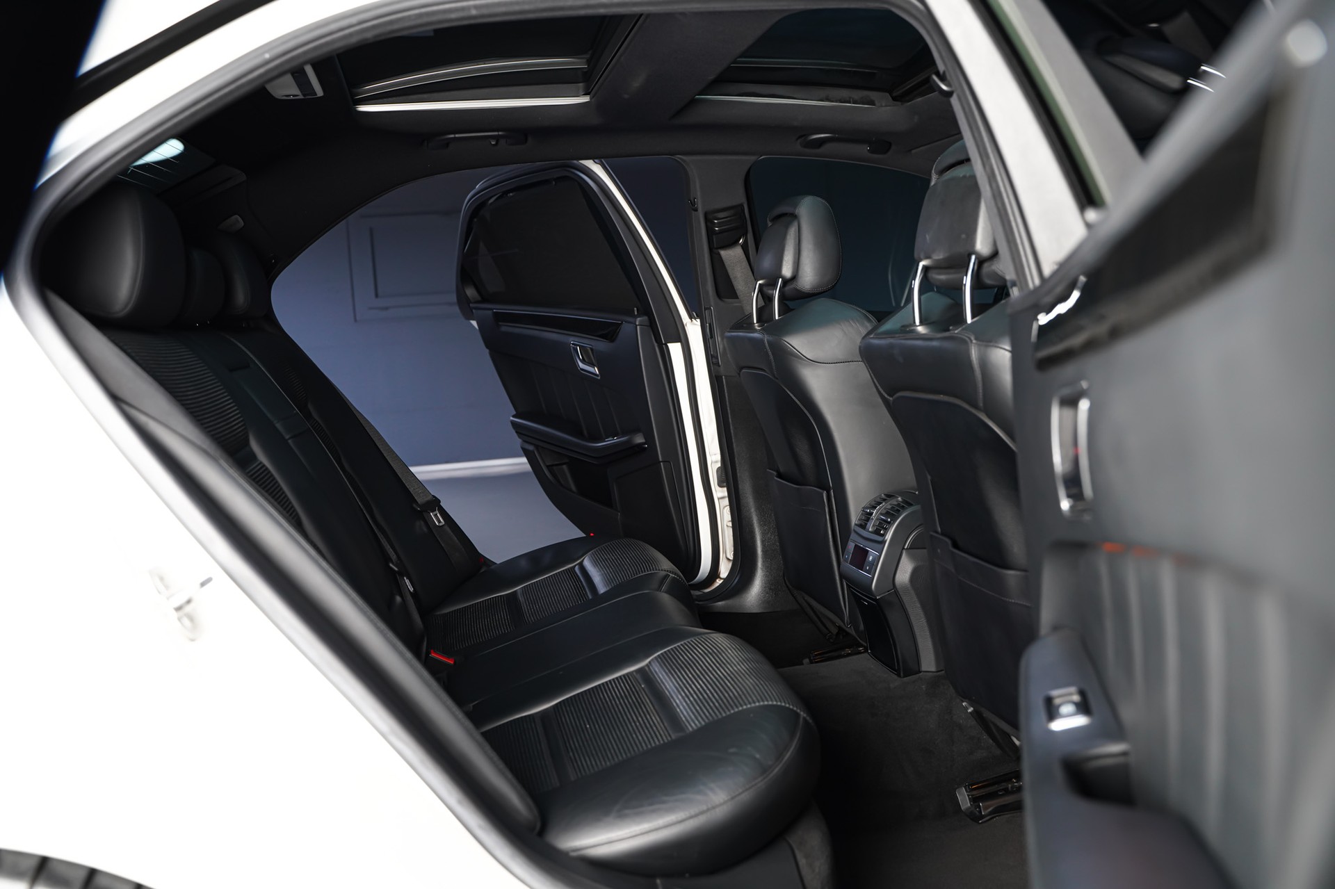 MERCEDES-BENZ E 63 AMG 4Matic Speedshift-image-15
