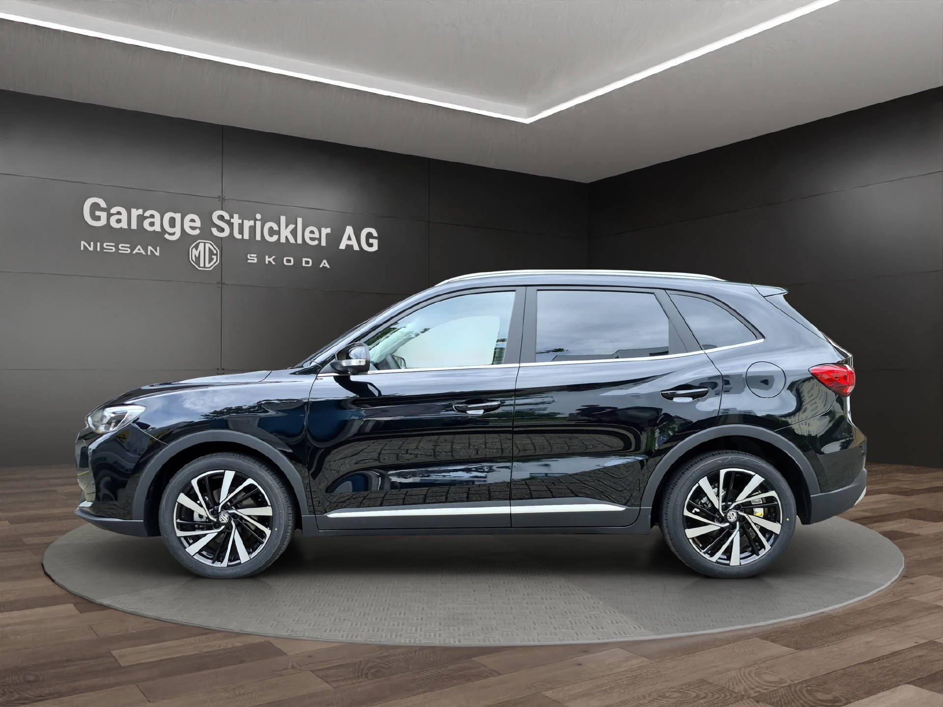 MG ZS 1.5 Hybrid+ Luxury Sunroof-showroom-element-1