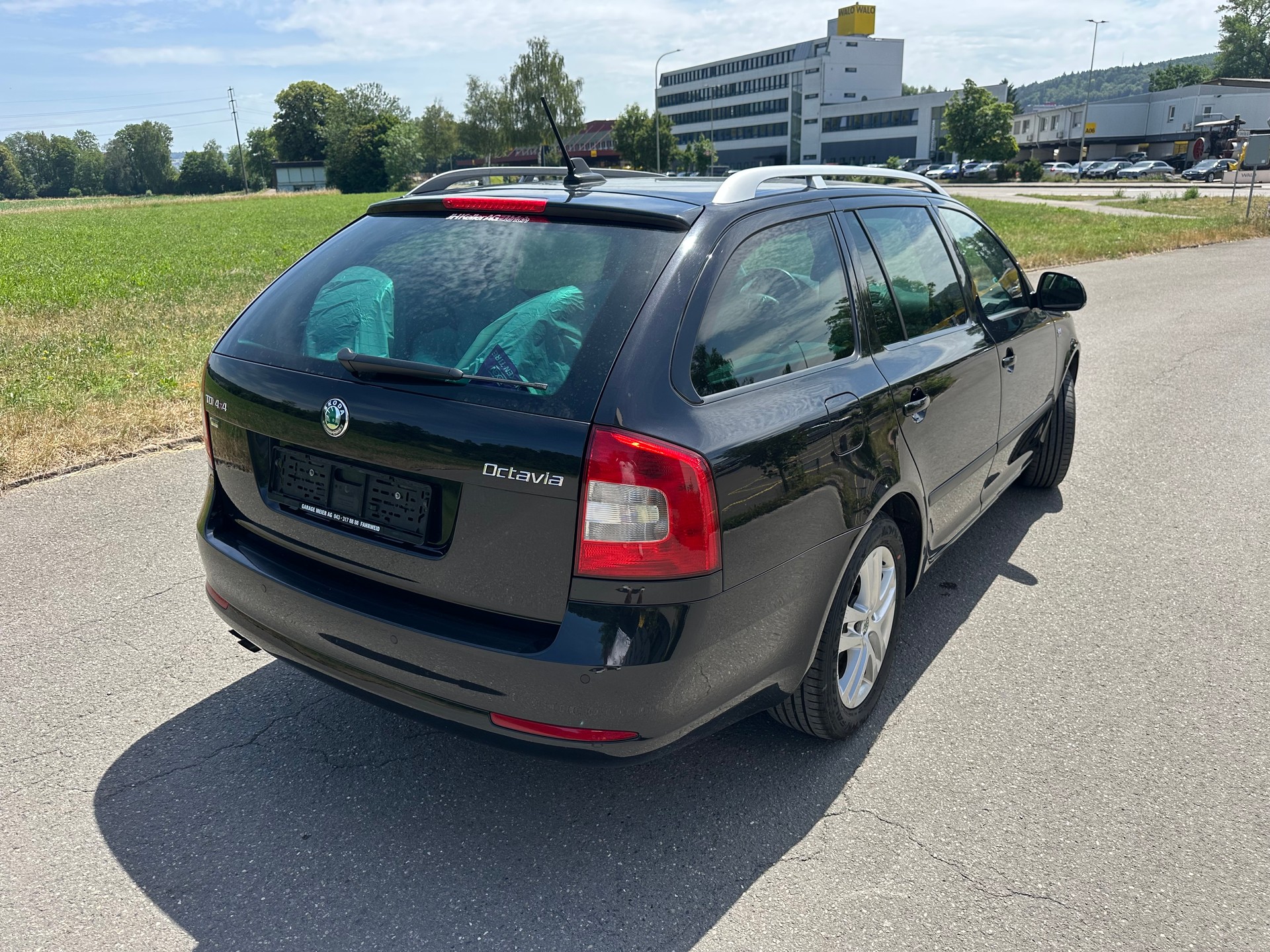 SKODA Octavia Combi 2.0 TDI AllDrive 4x4 DSG Frisch ab MFK 16..06.2026-showroom-element-3