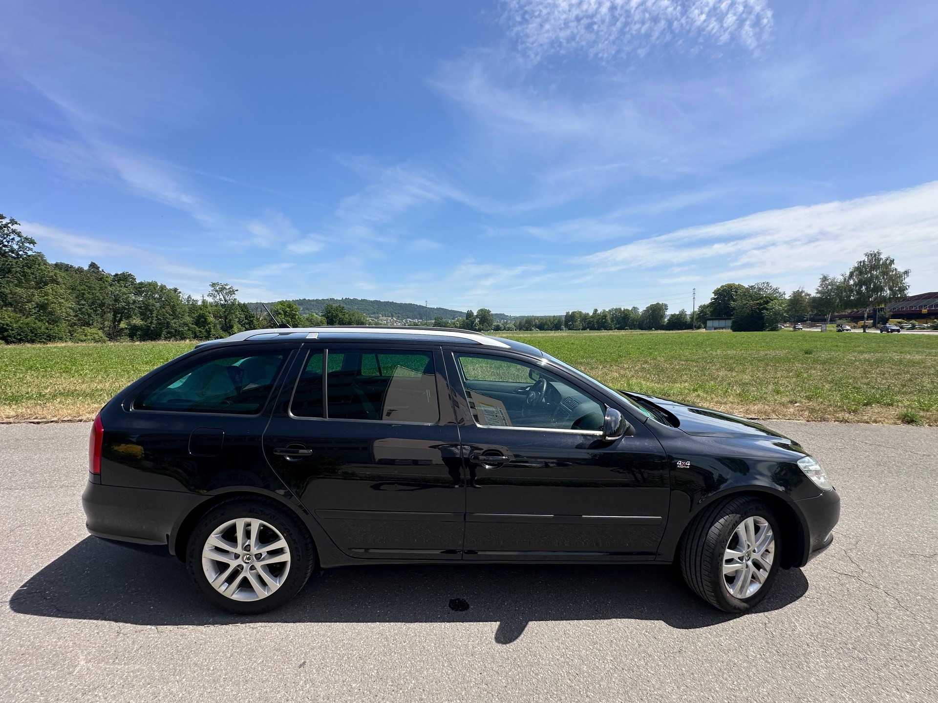 SKODA Octavia Combi 2.0 TDI AllDrive 4x4 DSG Frisch ab MFK 16..06.2026-image-5