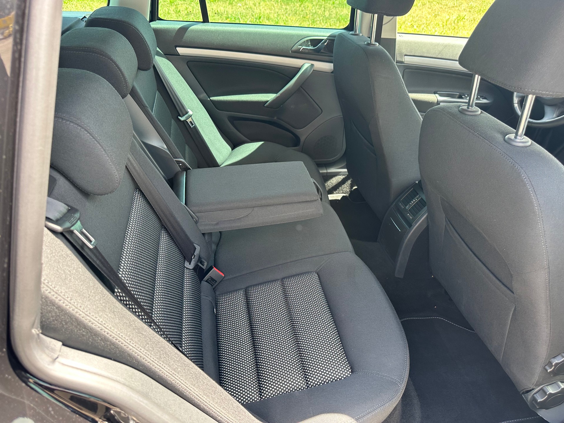SKODA Octavia Combi 2.0 TDI AllDrive 4x4 DSG Frisch ab MFK 16..06.2026-image-12