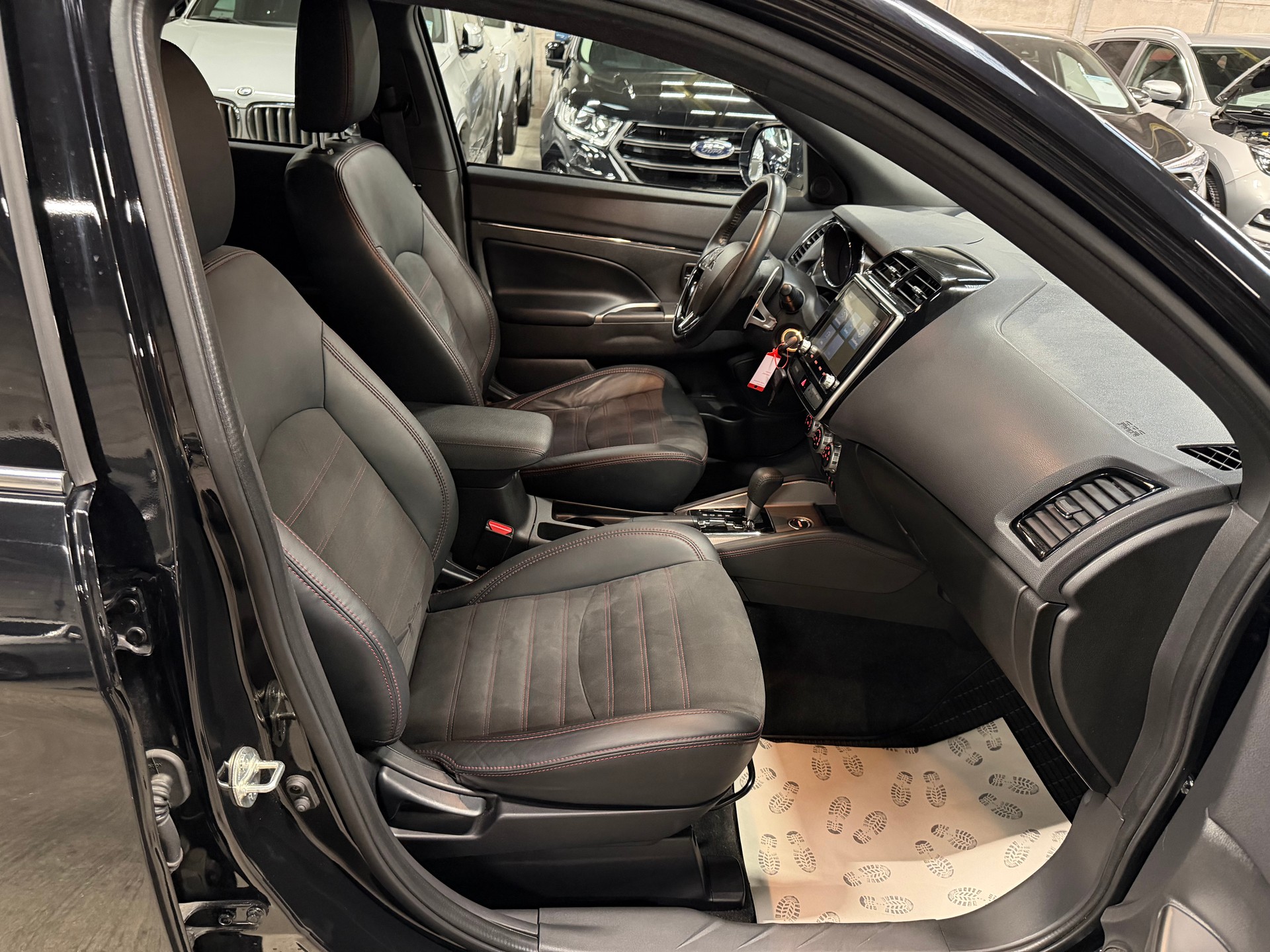 MITSUBISHI ASX 2.0 Diamond Swiss 4WD Automat-image-16