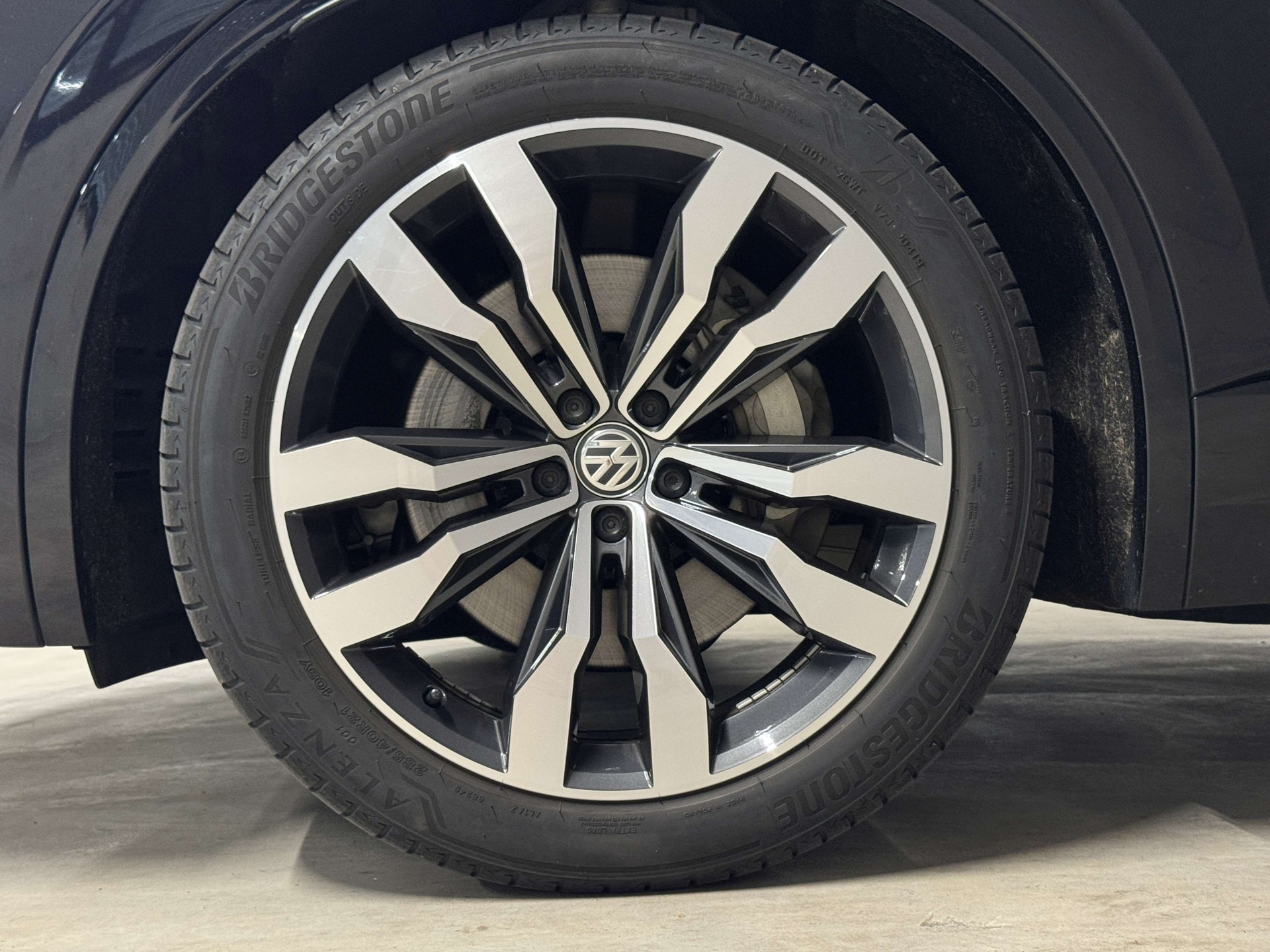 VW Touareg 3.0 TSI R-Line Tiptronic-image-16