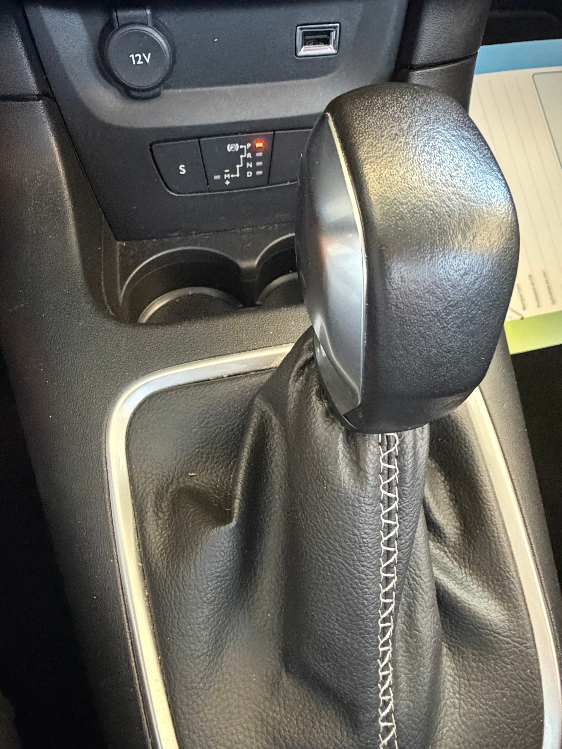 CITROEN C3 1.2i PureTech Shine EAT6-image-10