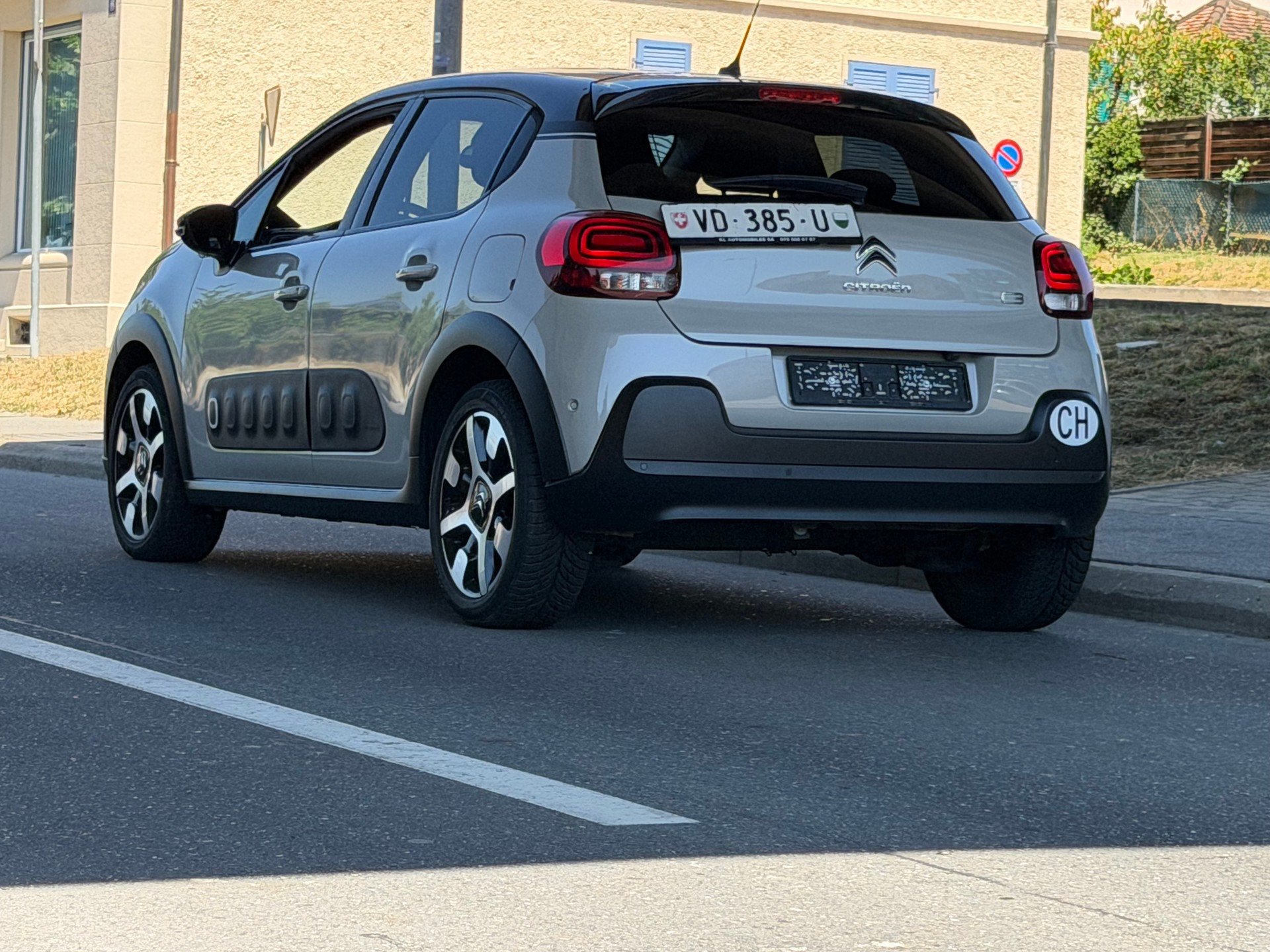 CITROEN C3 1.2i PureTech Shine EAT6-image-5