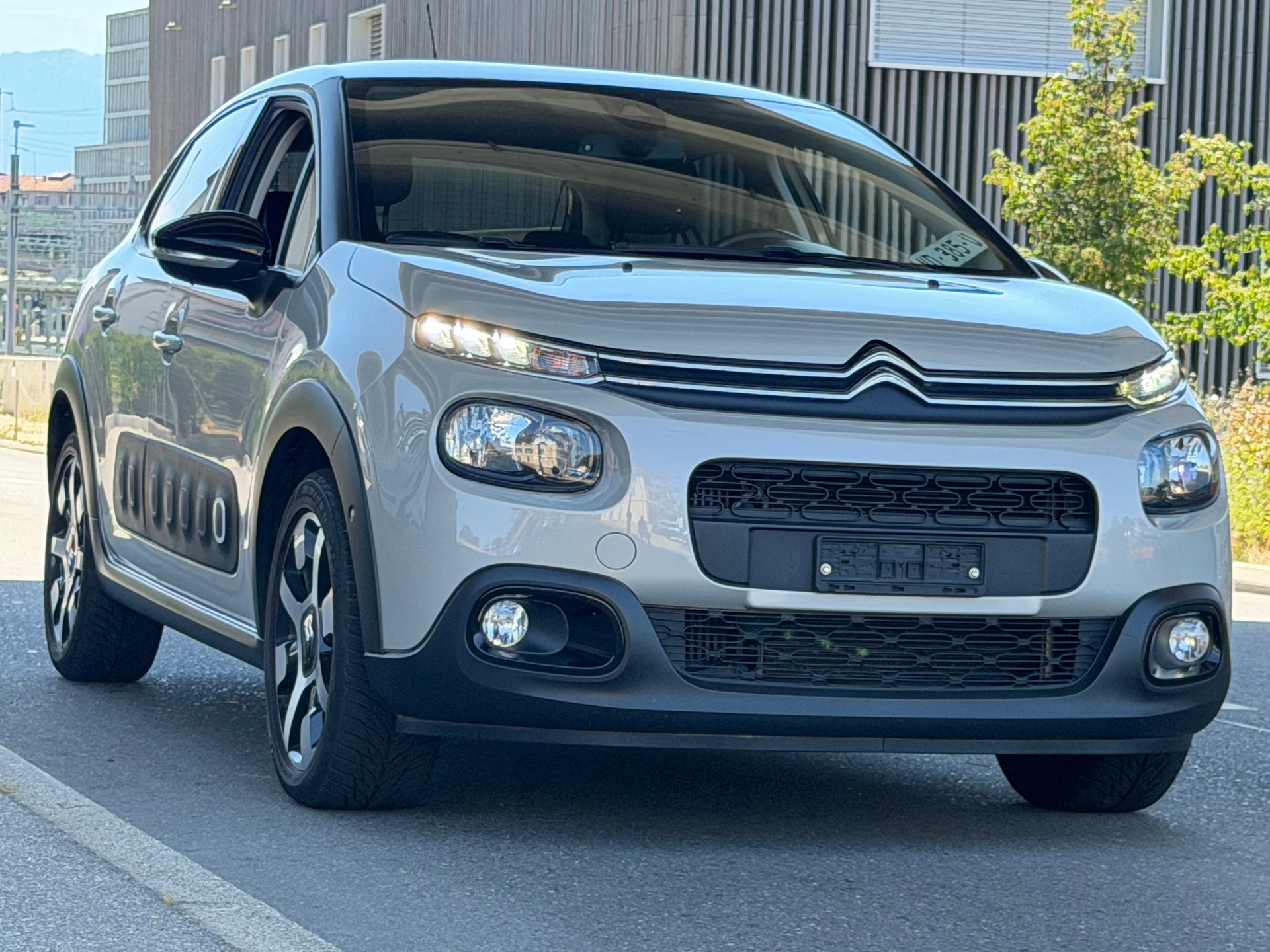 CITROEN C3 1.2i PureTech Shine EAT6-showroom-element-2