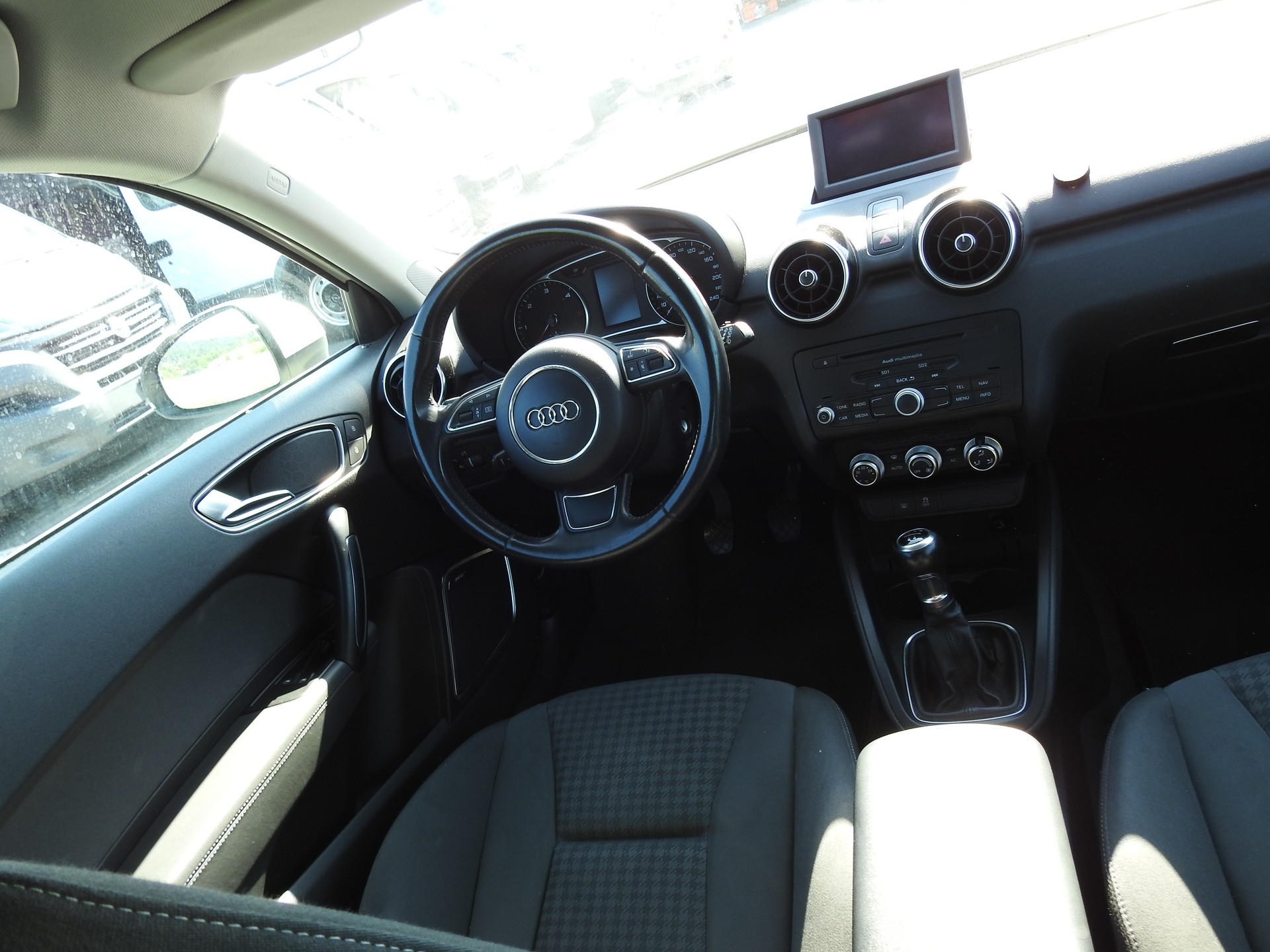 AUDI A1 1.6 TDI Ambition-image-18