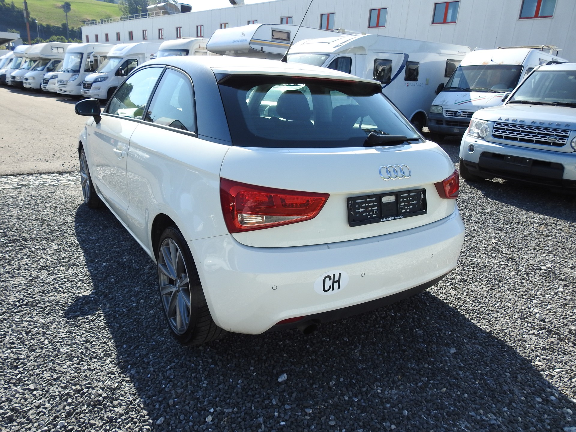 AUDI A1 1.6 TDI Ambition-image-4