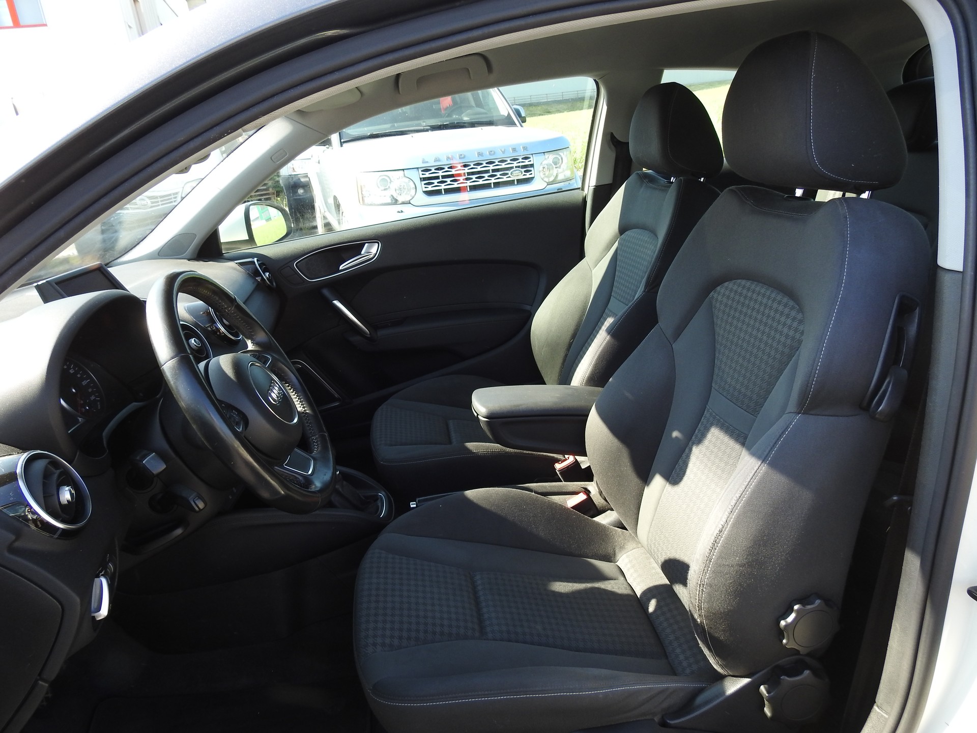 AUDI A1 1.6 TDI Ambition-image-13