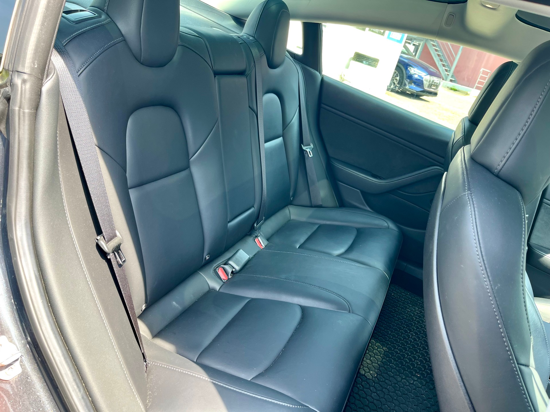 TESLA Model 3 Long Range Dual Motor AWD*CH-Fahrzeug*-image-17