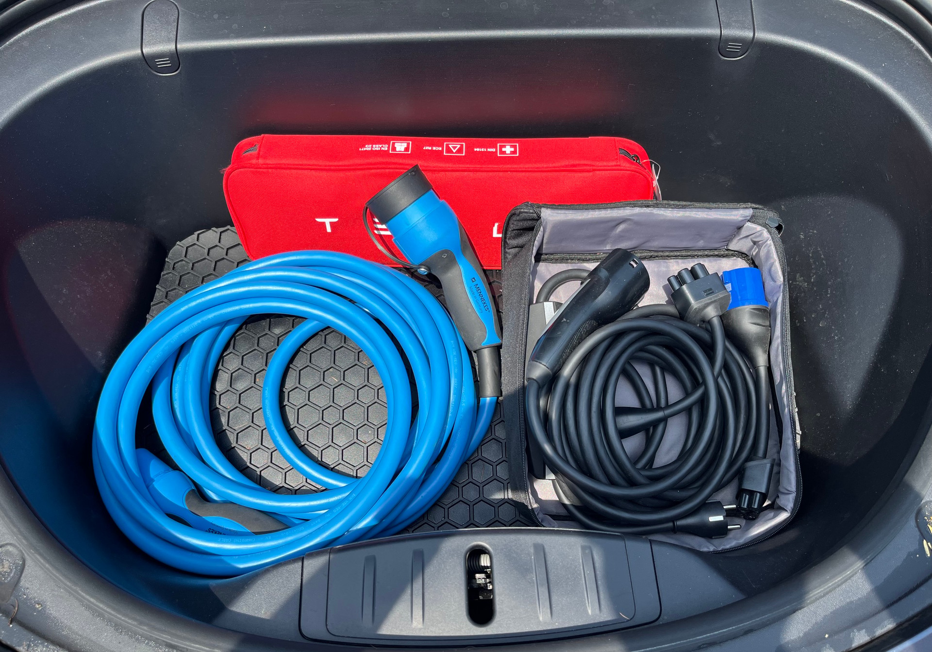 TESLA Model 3 Long Range Dual Motor AWD*CH-Fahrzeug*-image-11