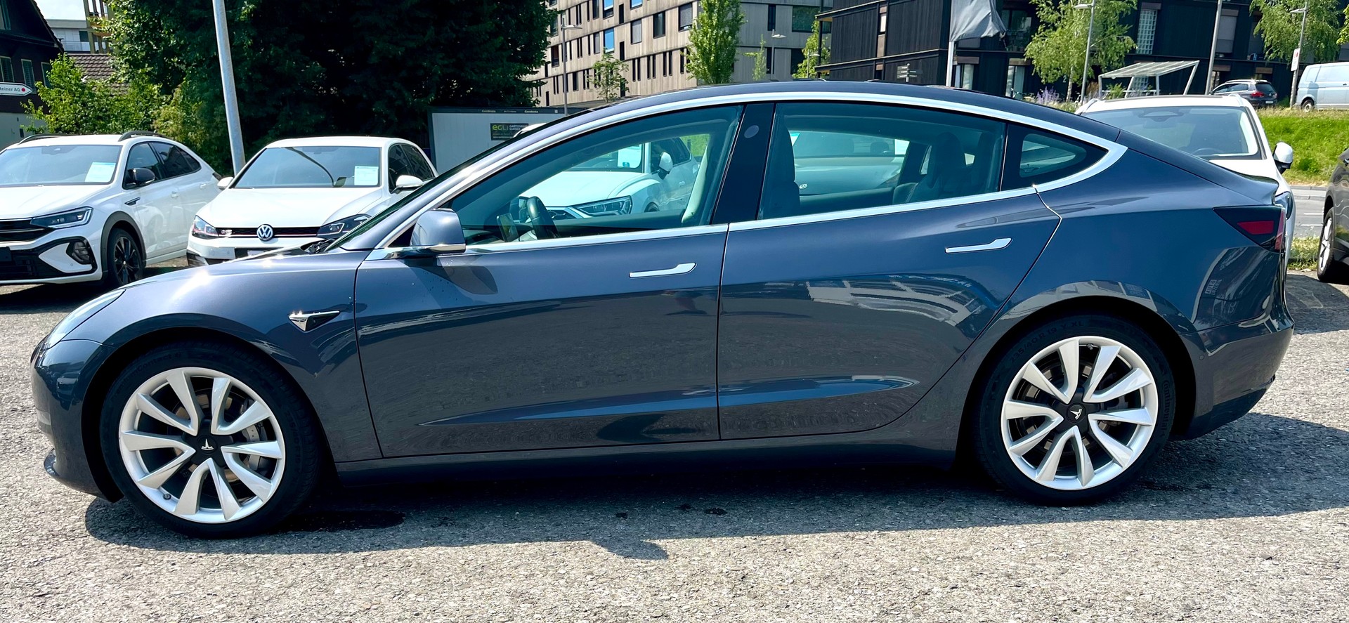 TESLA Model 3 Long Range Dual Motor AWD*CH-Fahrzeug*-image-9