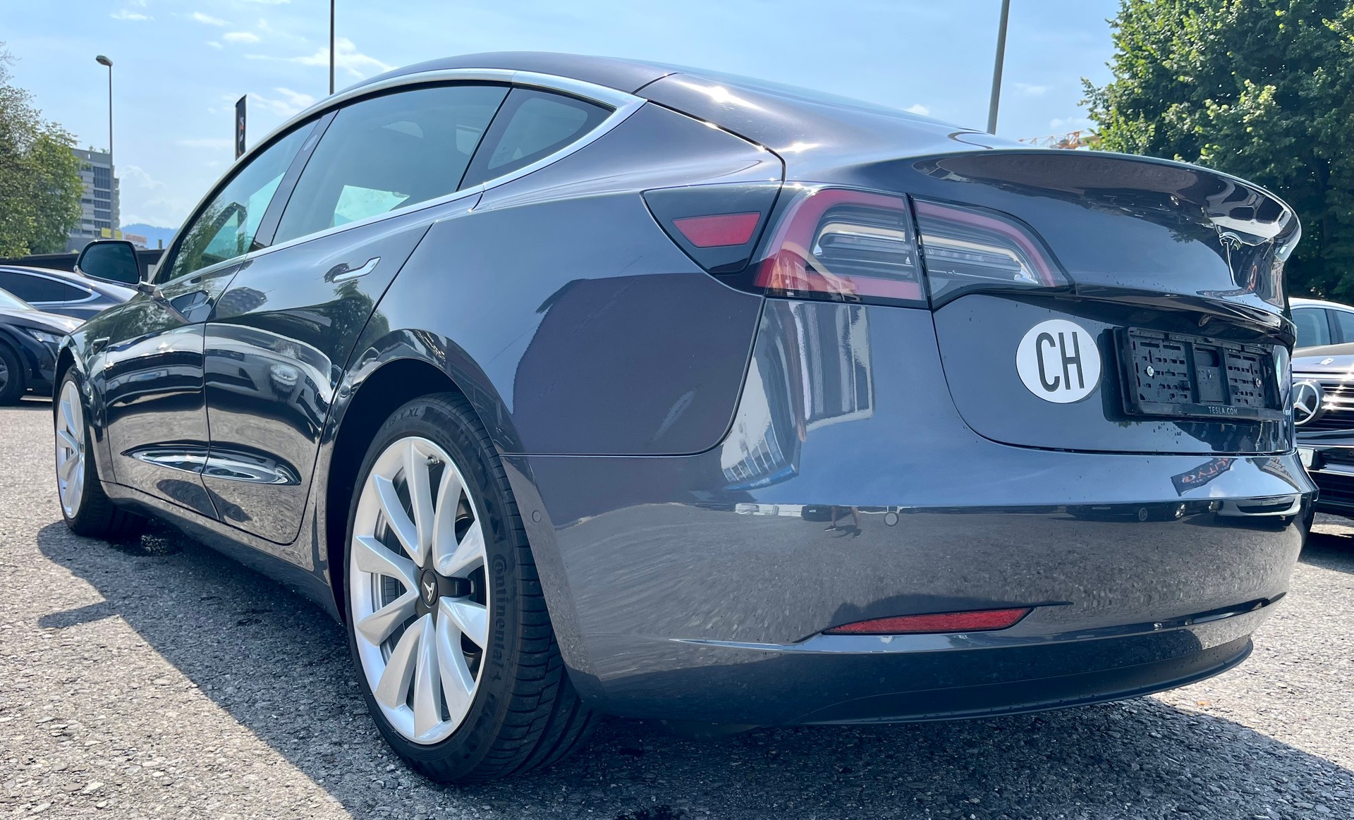 TESLA Model 3 Long Range Dual Motor AWD*CH-Fahrzeug*-image-8