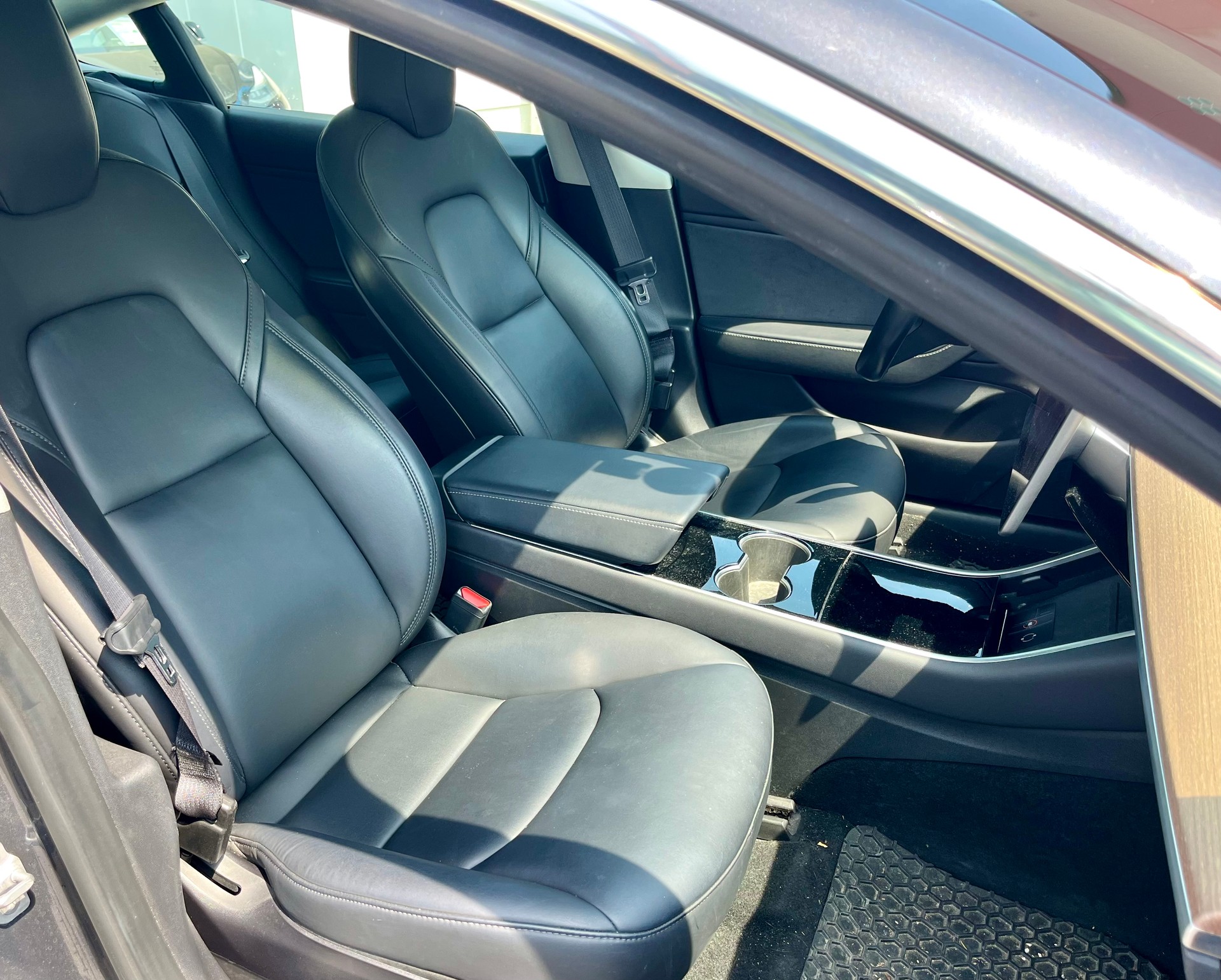 TESLA Model 3 Long Range Dual Motor AWD*CH-Fahrzeug*-image-16