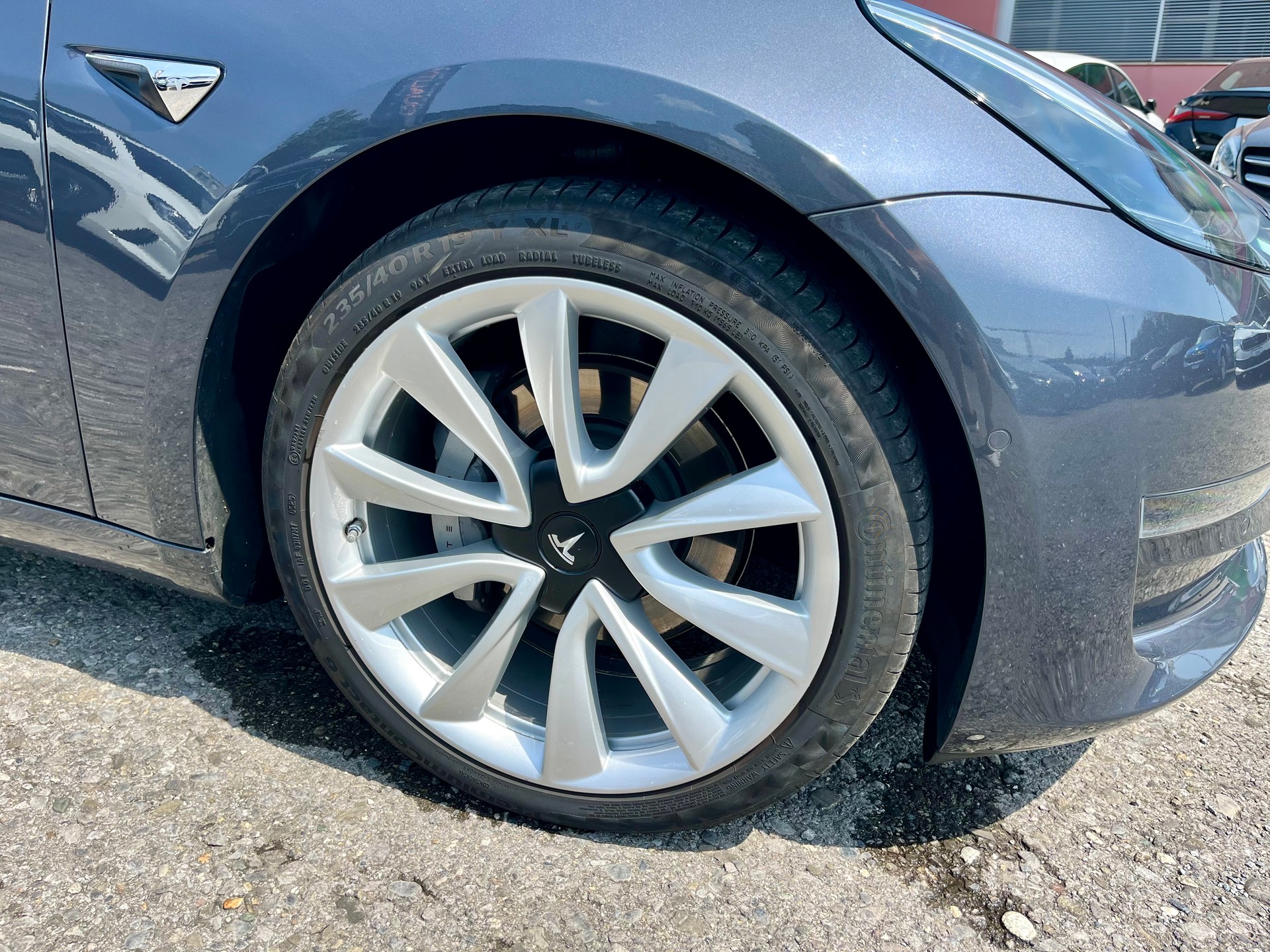 TESLA Model 3 Long Range Dual Motor AWD*CH-Fahrzeug*-image-10