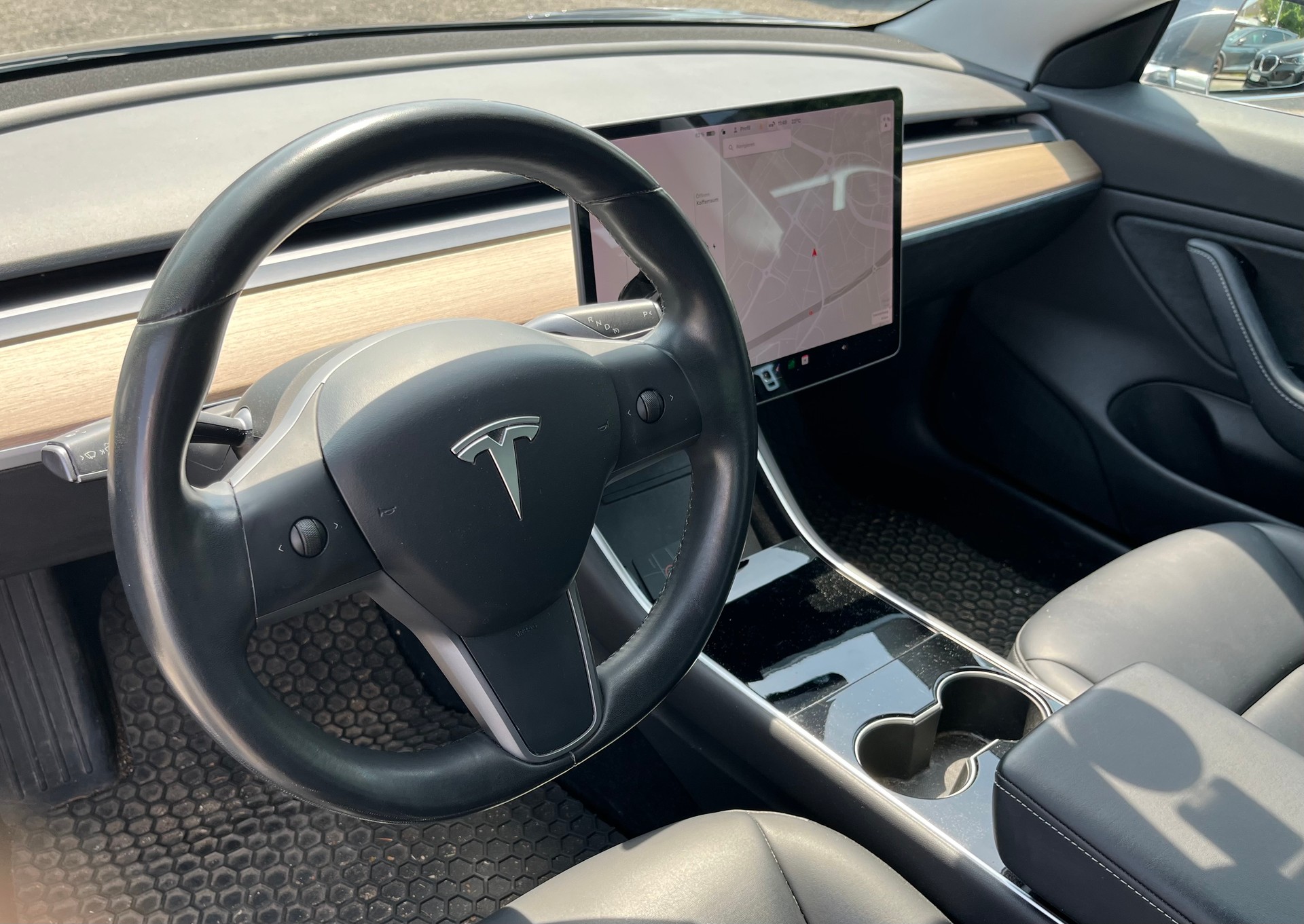 TESLA Model 3 Long Range Dual Motor AWD*CH-Fahrzeug*-image-12