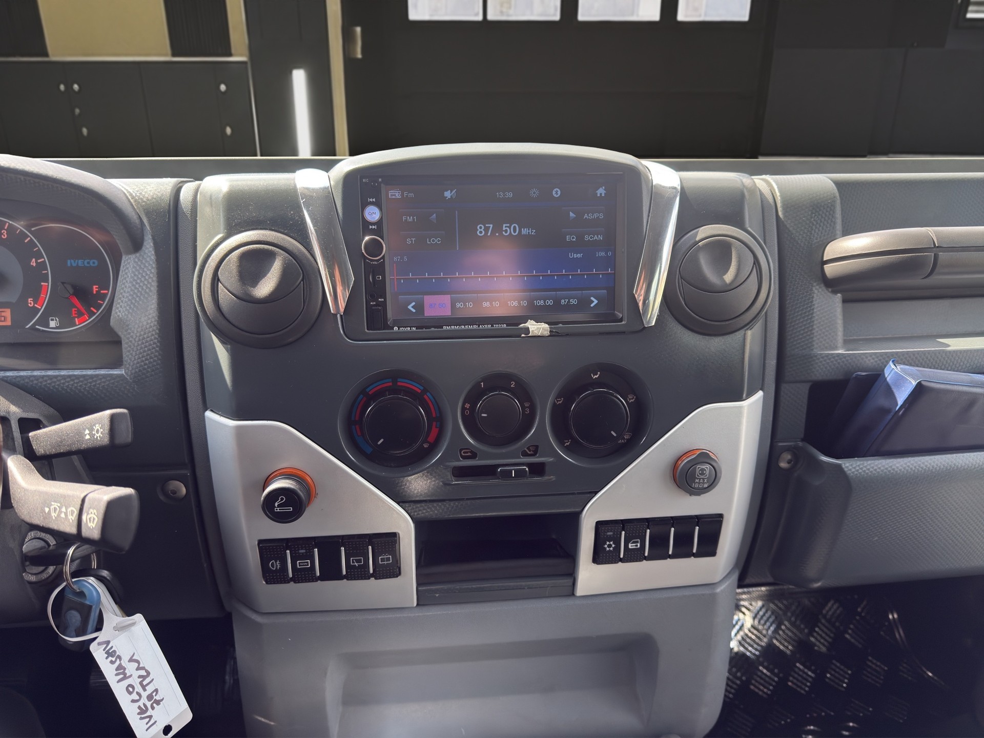 IVECO Massif 25S18-image-14
