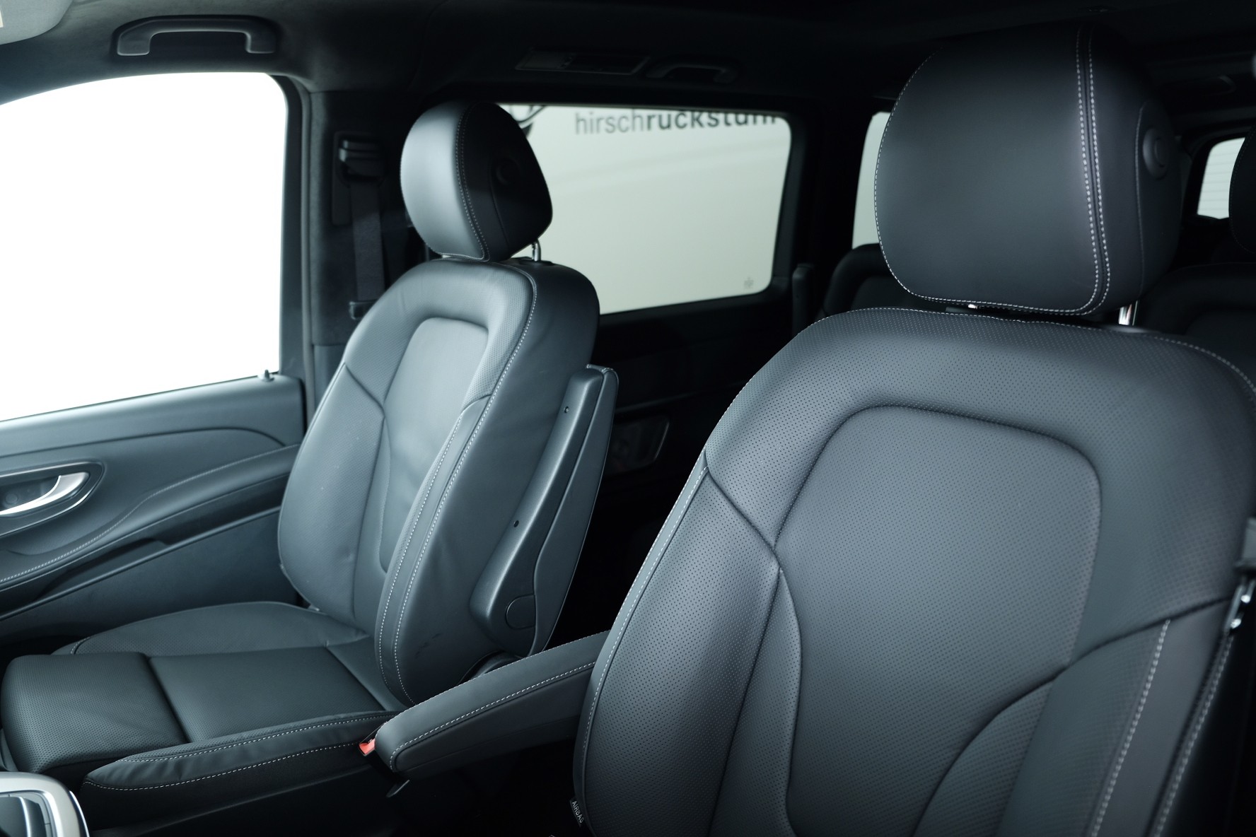 MERCEDES-BENZ V 300 d lang Swiss Edition 9G-Tronic-image-9