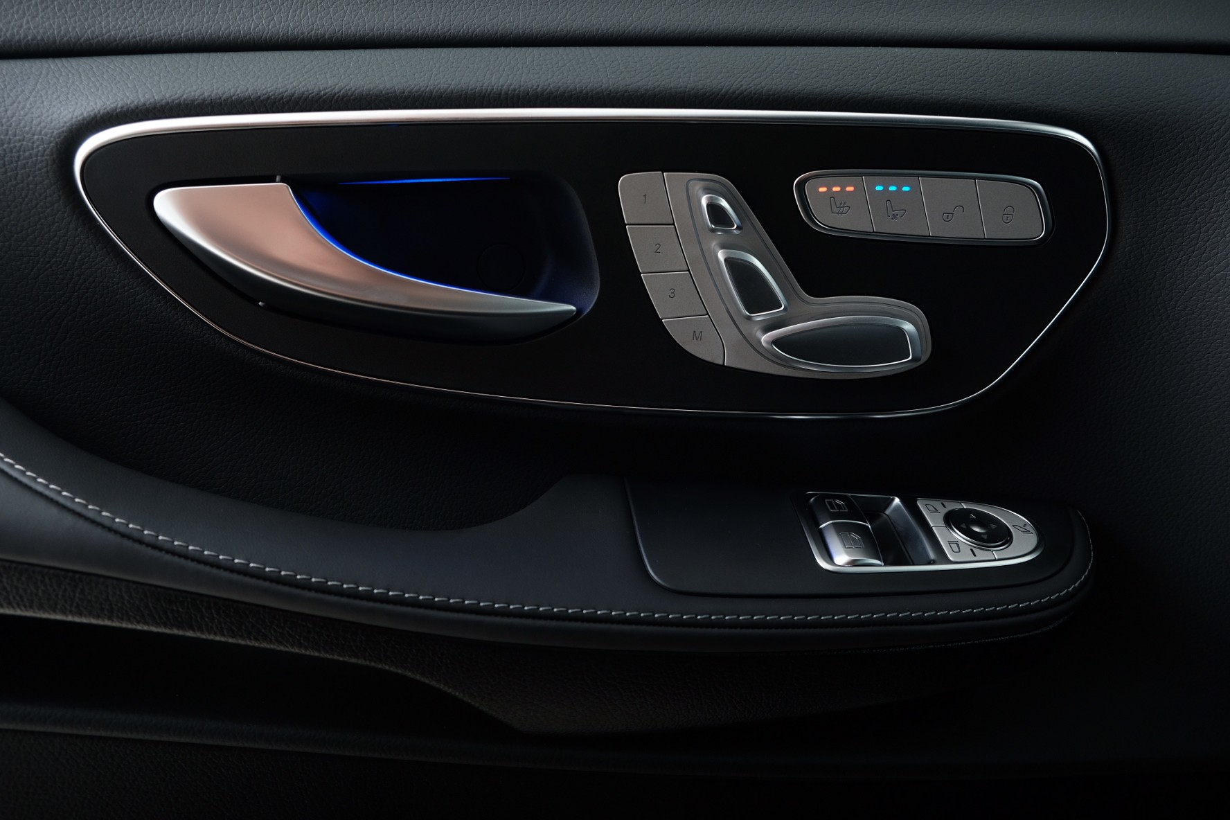 MERCEDES-BENZ V 300 d lang Swiss Edition 9G-Tronic-image-8