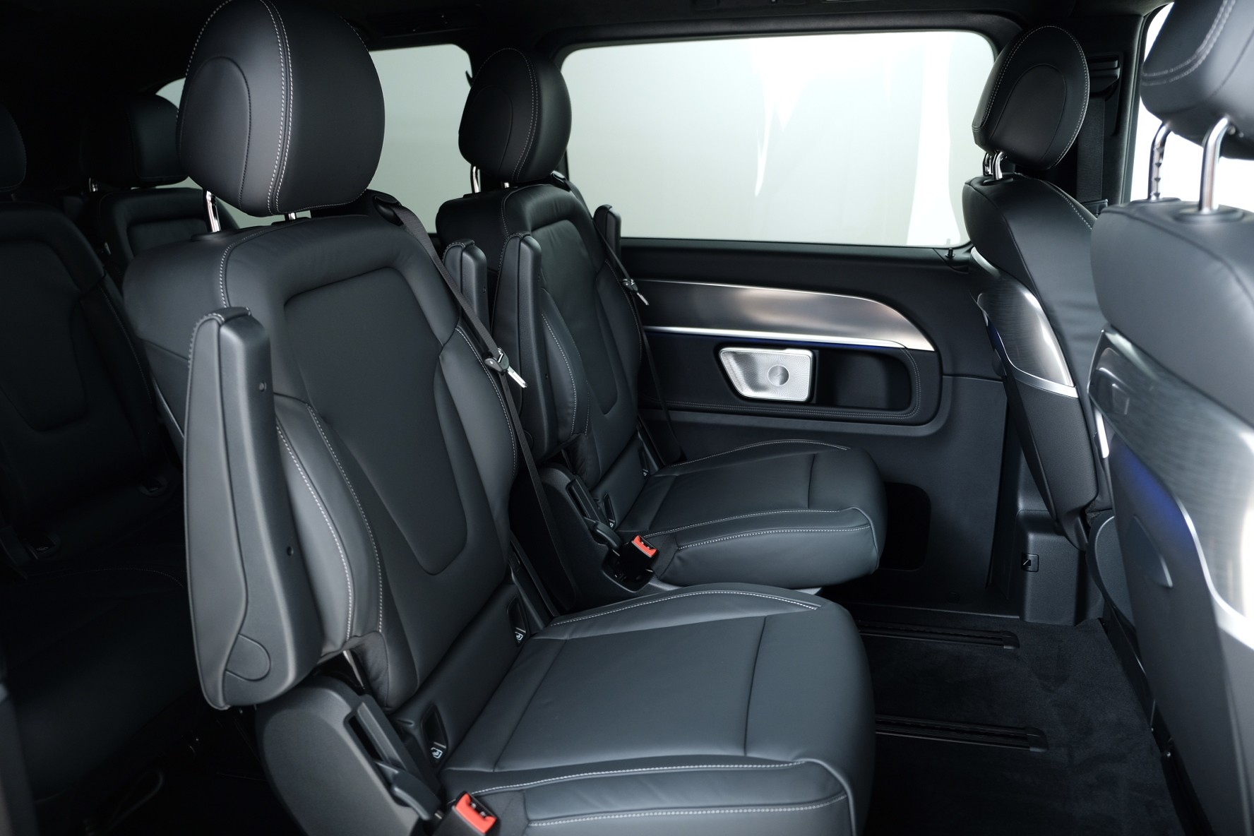 MERCEDES-BENZ V 300 d lang Swiss Edition 9G-Tronic-image-11