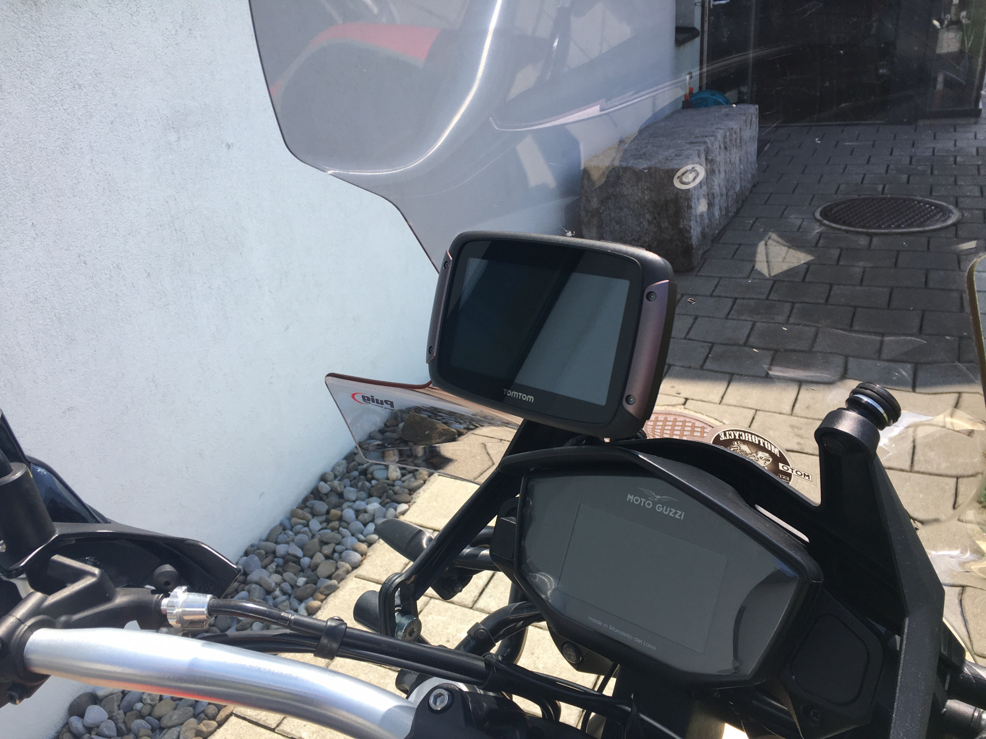 MOTO GUZZI V85 TT Travel-image-3