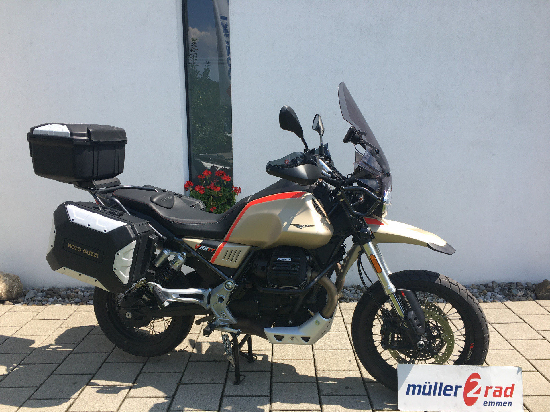 MOTO GUZZI V85 TT Travel-image-0