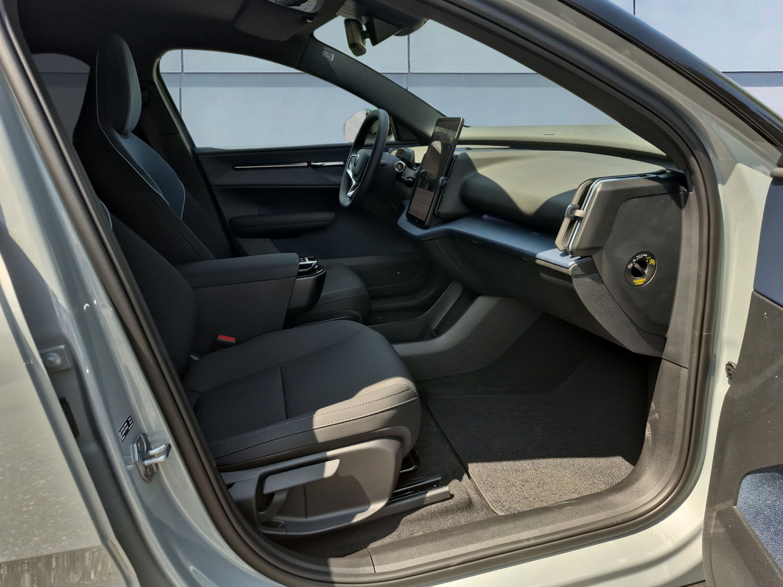 VOLVO EX 30 E60 Twin Plus Performance AWD-image-12